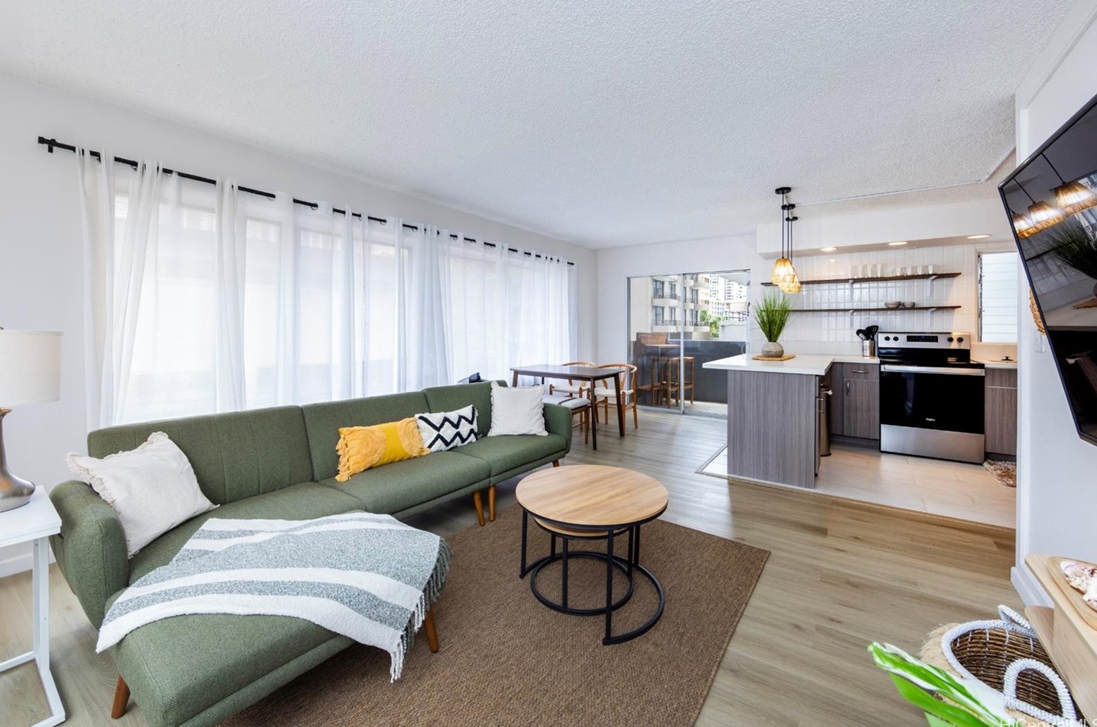 2547 Ala Wai Blvd, Honolulu HI  96815-3457 exterior