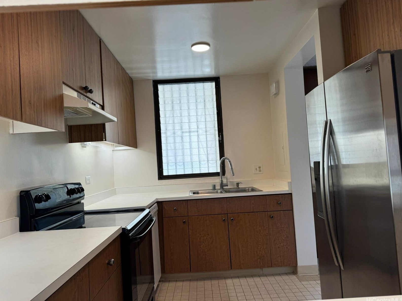 531 Hahaione St, Honolulu HI  96825-1457 exterior