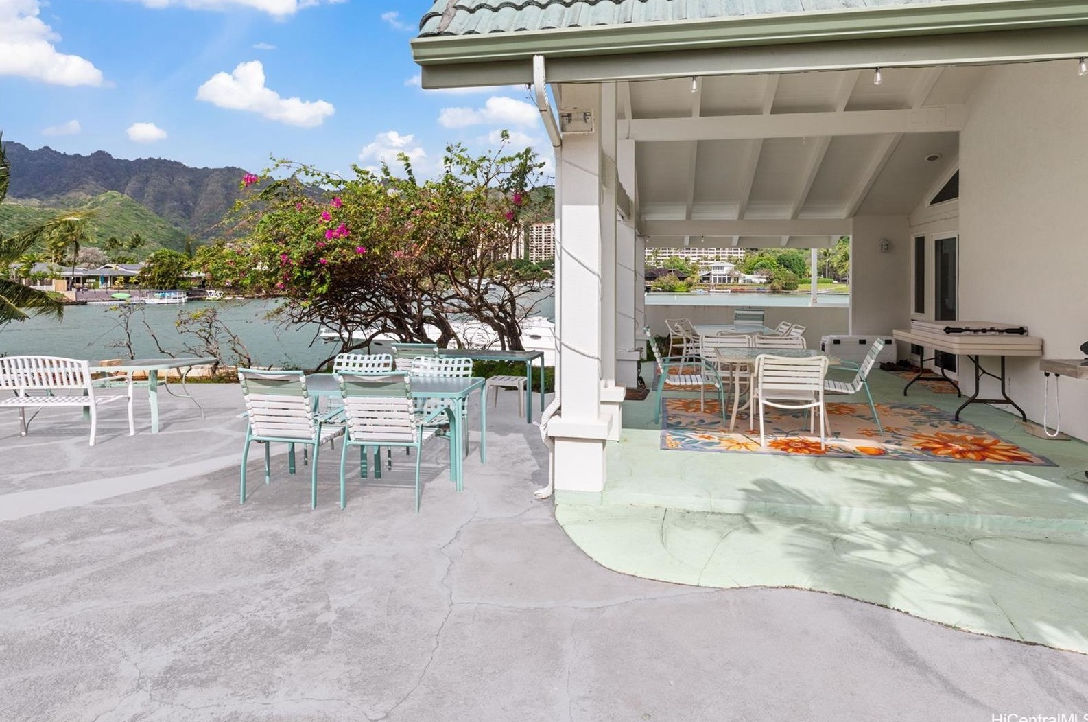 243 Ainahou St, Honolulu HI  96825-1512 exterior