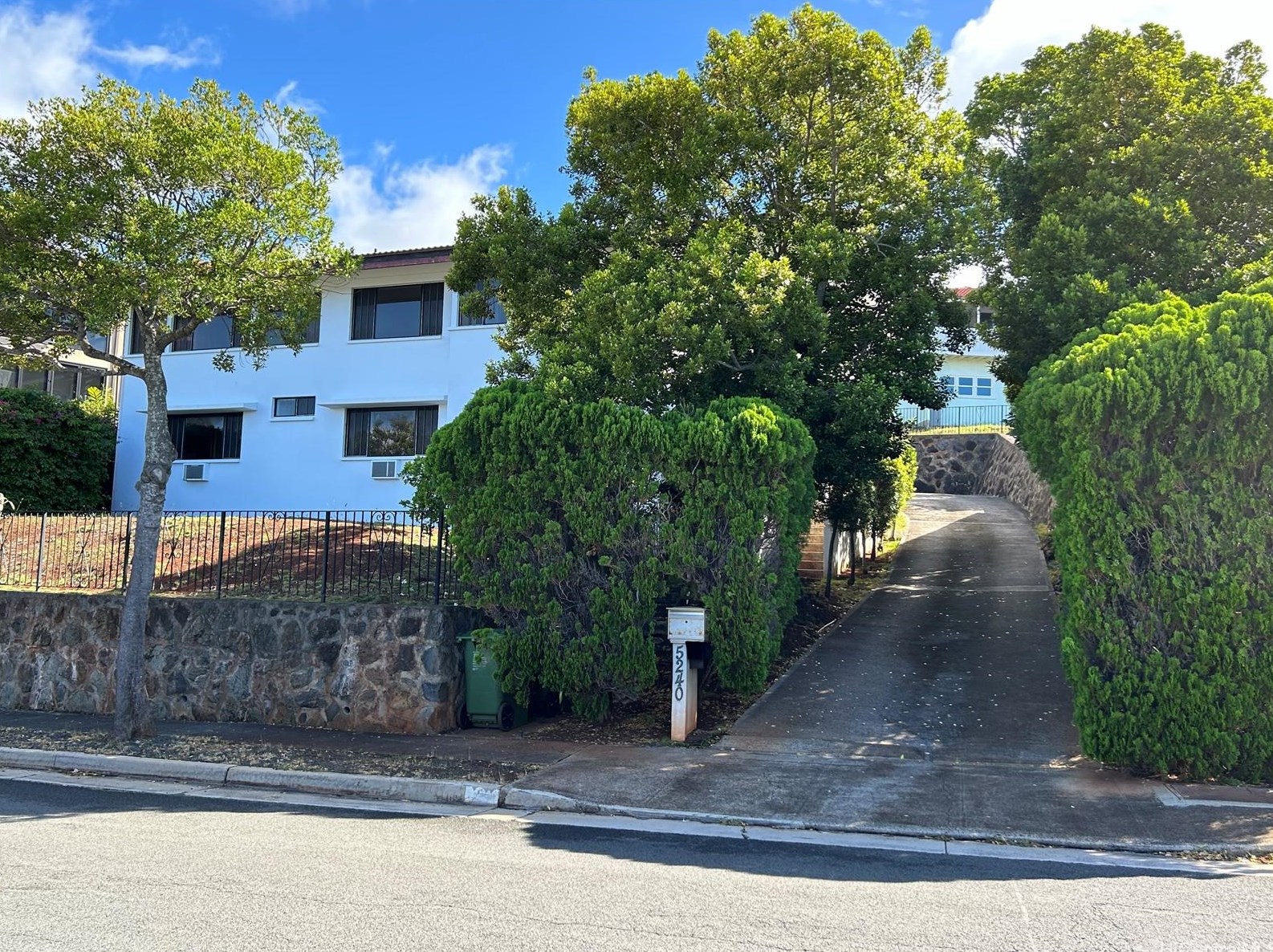 5240 Poola St, Honolulu HI  96821-1557 exterior