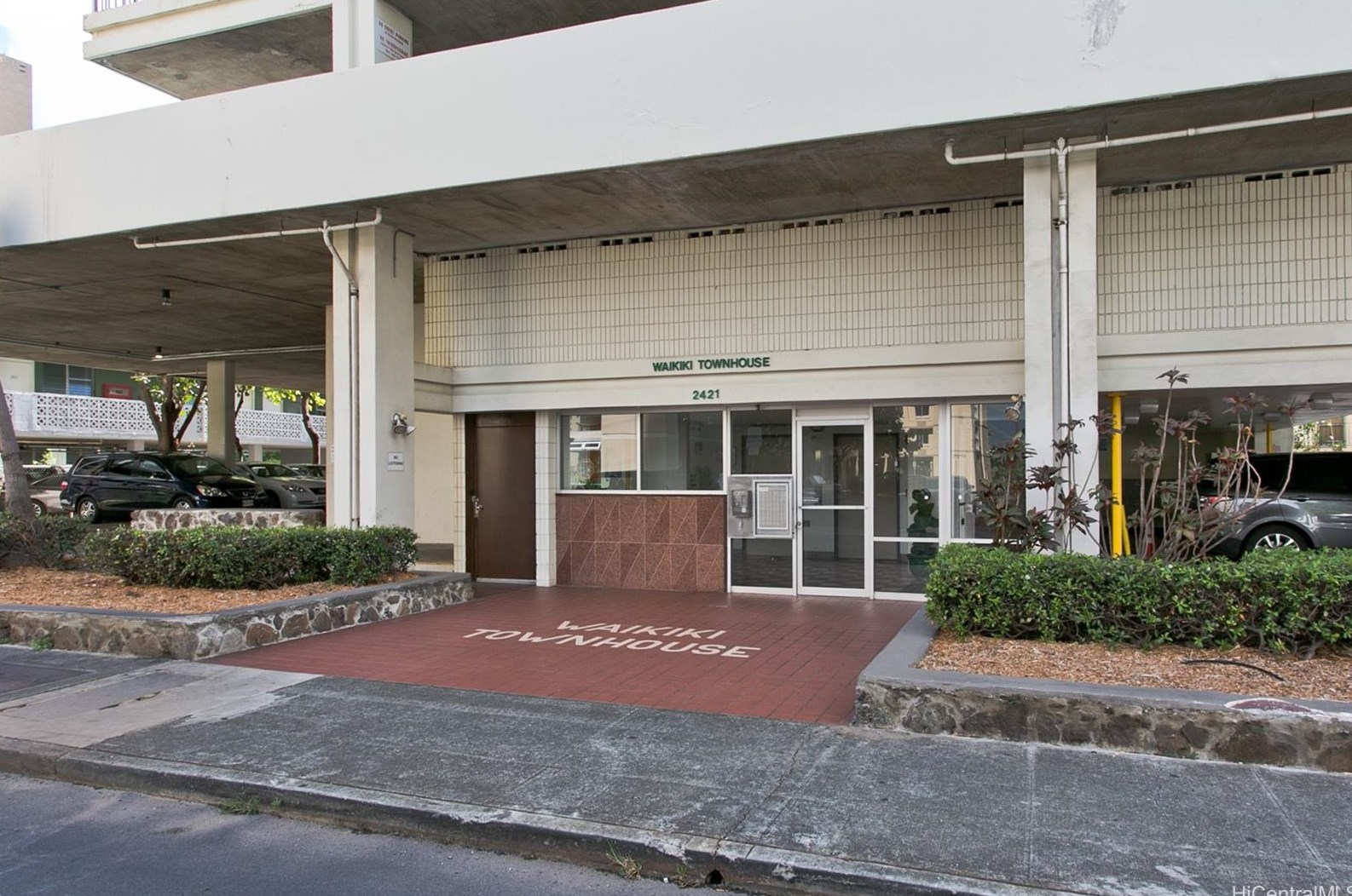 2421 Tusitala St, Honolulu HI  96815-3151 exterior