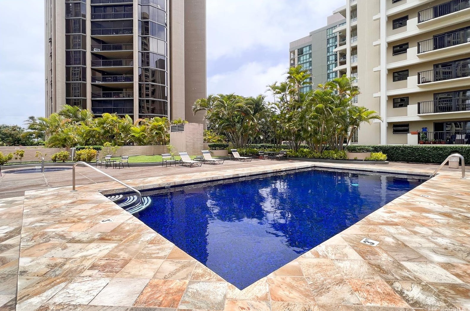 2101 Nuuanu Ave, Honolulu HI  96817-1764 exterior