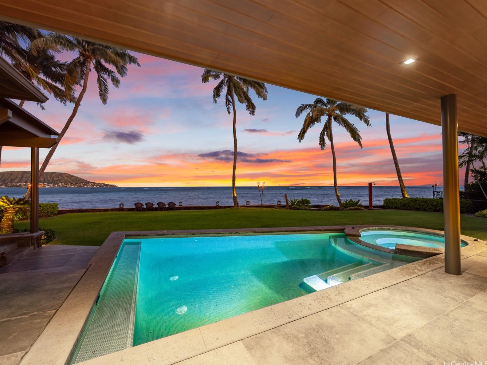 96 Niuiki Cir, Honolulu, HI 96821-2318