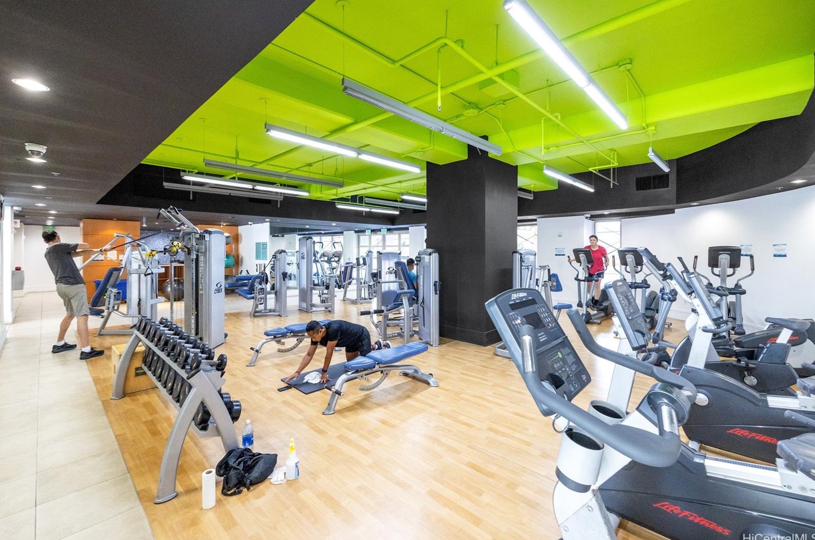 410 Atkinson Dr, Honolulu HI  96814-4730 exterior