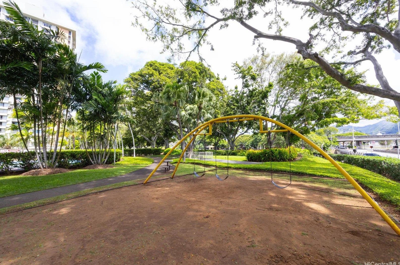 1519 Nuuanu Ave, Honolulu HI  96817-3755 exterior