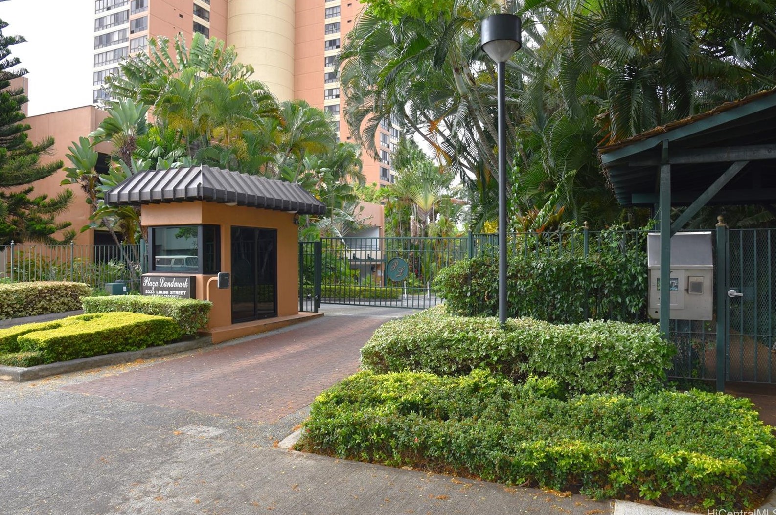 5333 Likini St, Honolulu HI  96818-1762 exterior