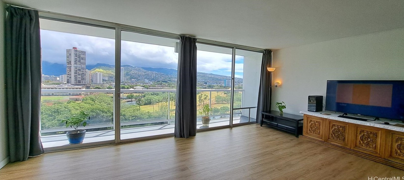 2233 Ala Wai Blvd, Honolulu HI  96815-2418 exterior