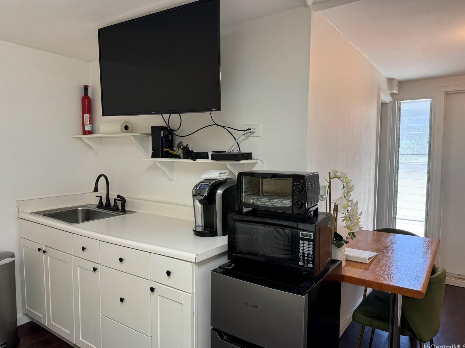 2463 Kuhio Ave, Honolulu HI  96815-3361 exterior