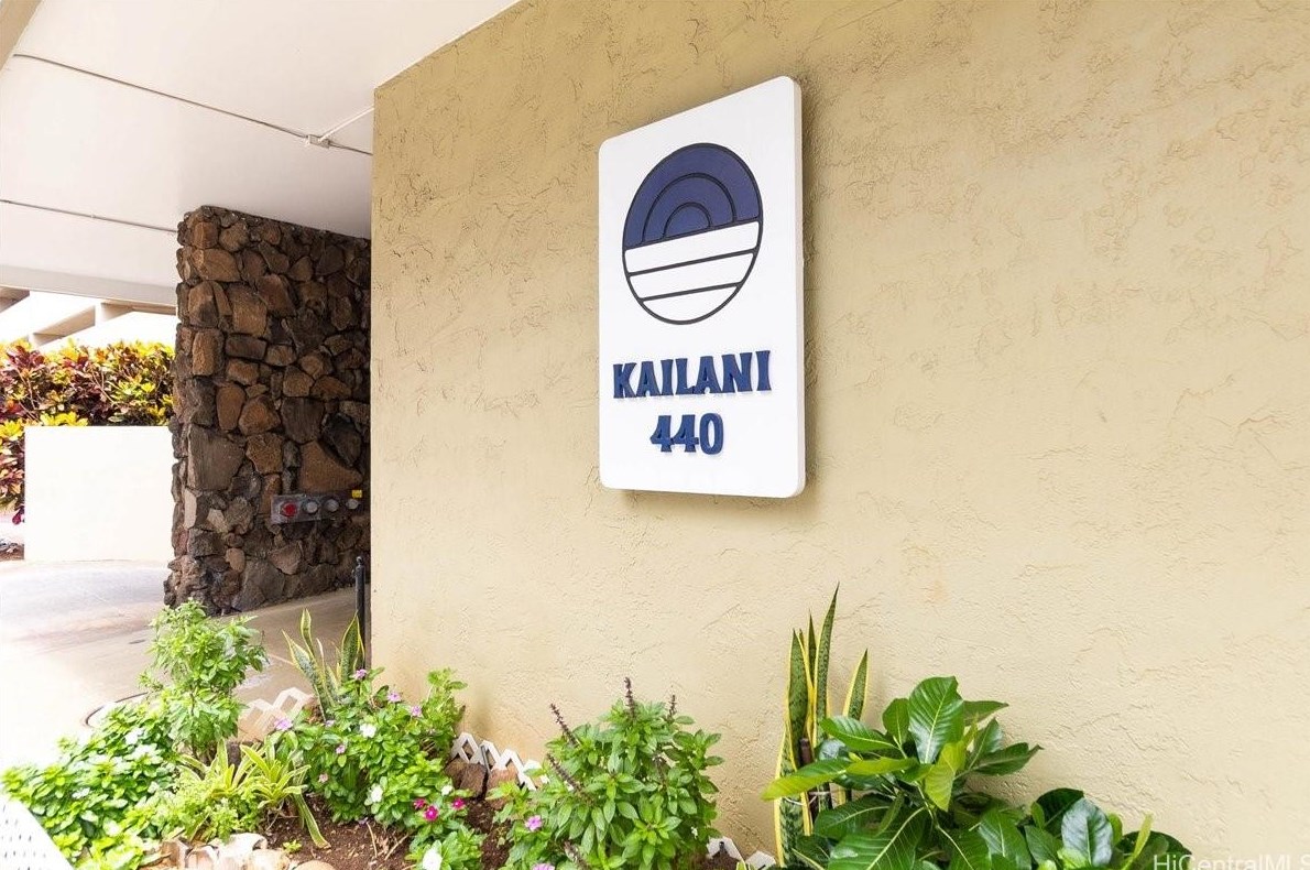 440 Lewers St, Honolulu HI  96815-2445 exterior
