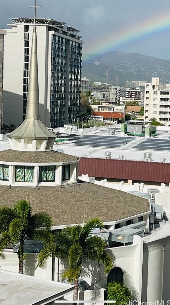 747 Amana St, Honolulu HI  96814-5115 exterior