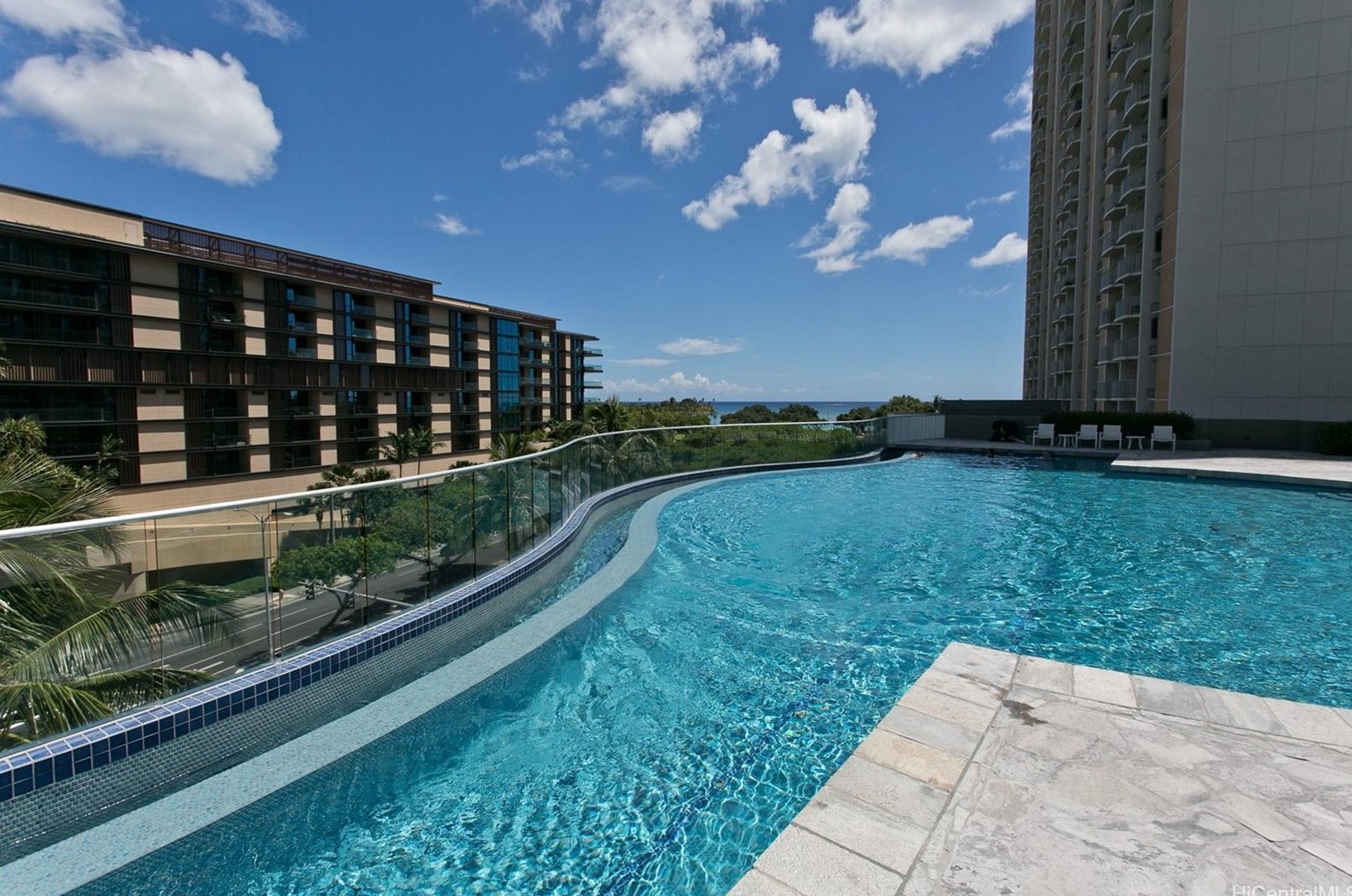 88 Piikoi St, Honolulu HI 96814-4245 exterior