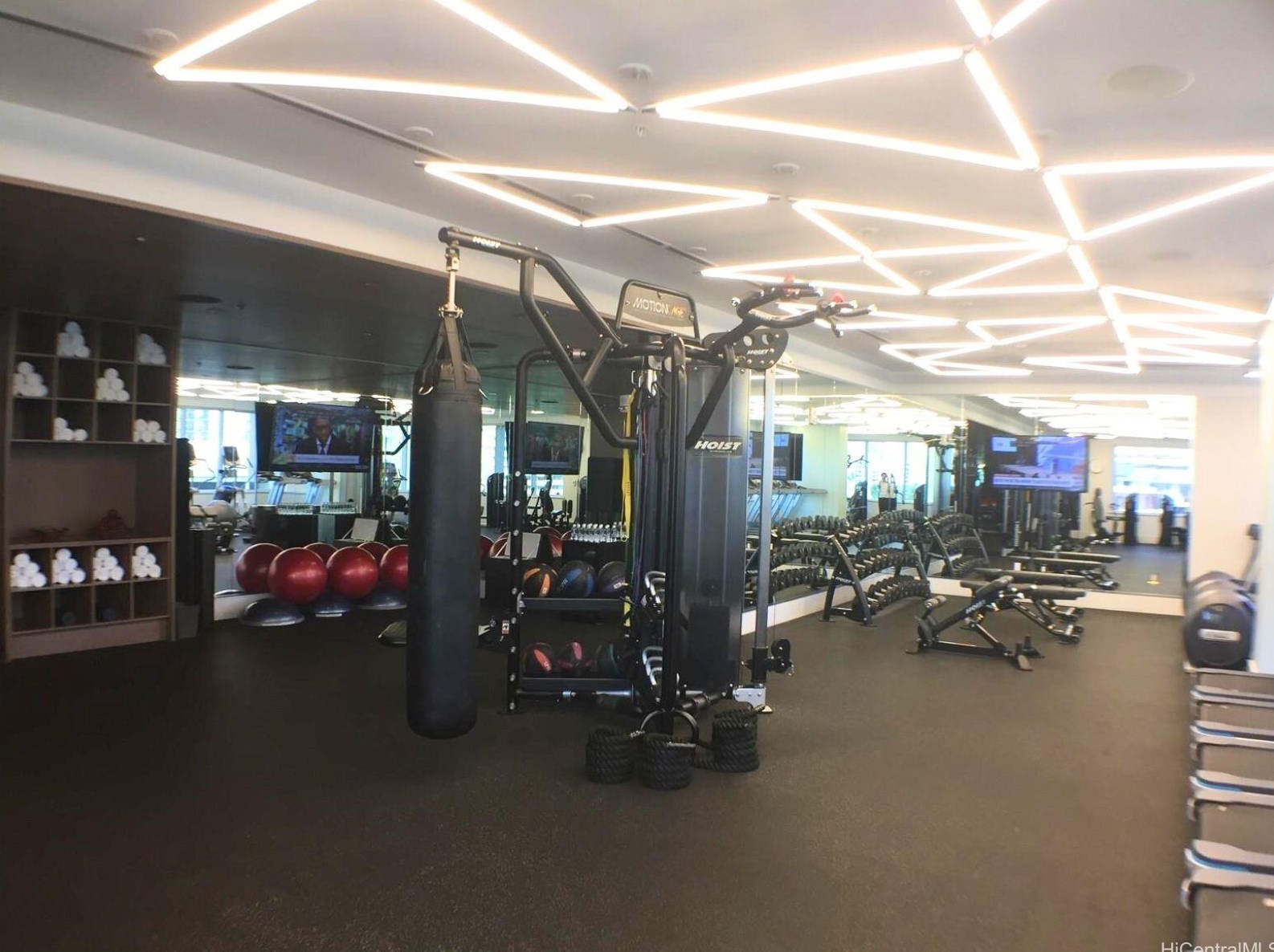 2139 Kuhio Ave, Honolulu HI  96815-2378 exterior