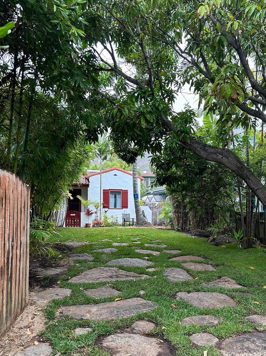 1445 Mokulua Dr, Kailua, HI 96734-3253