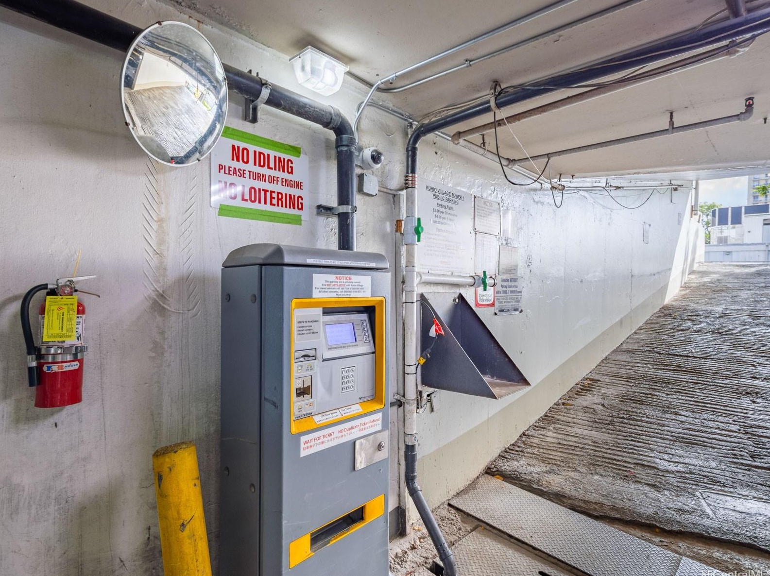 2463 Kuhio Ave, Honolulu HI  96815-3361 exterior