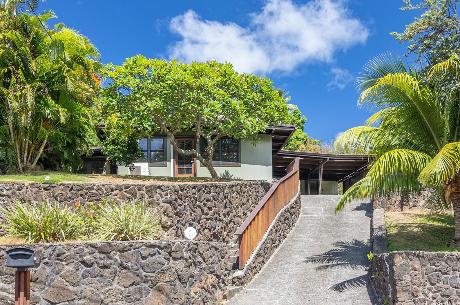 1270 Loho St, Kailua, HI 96734-3671