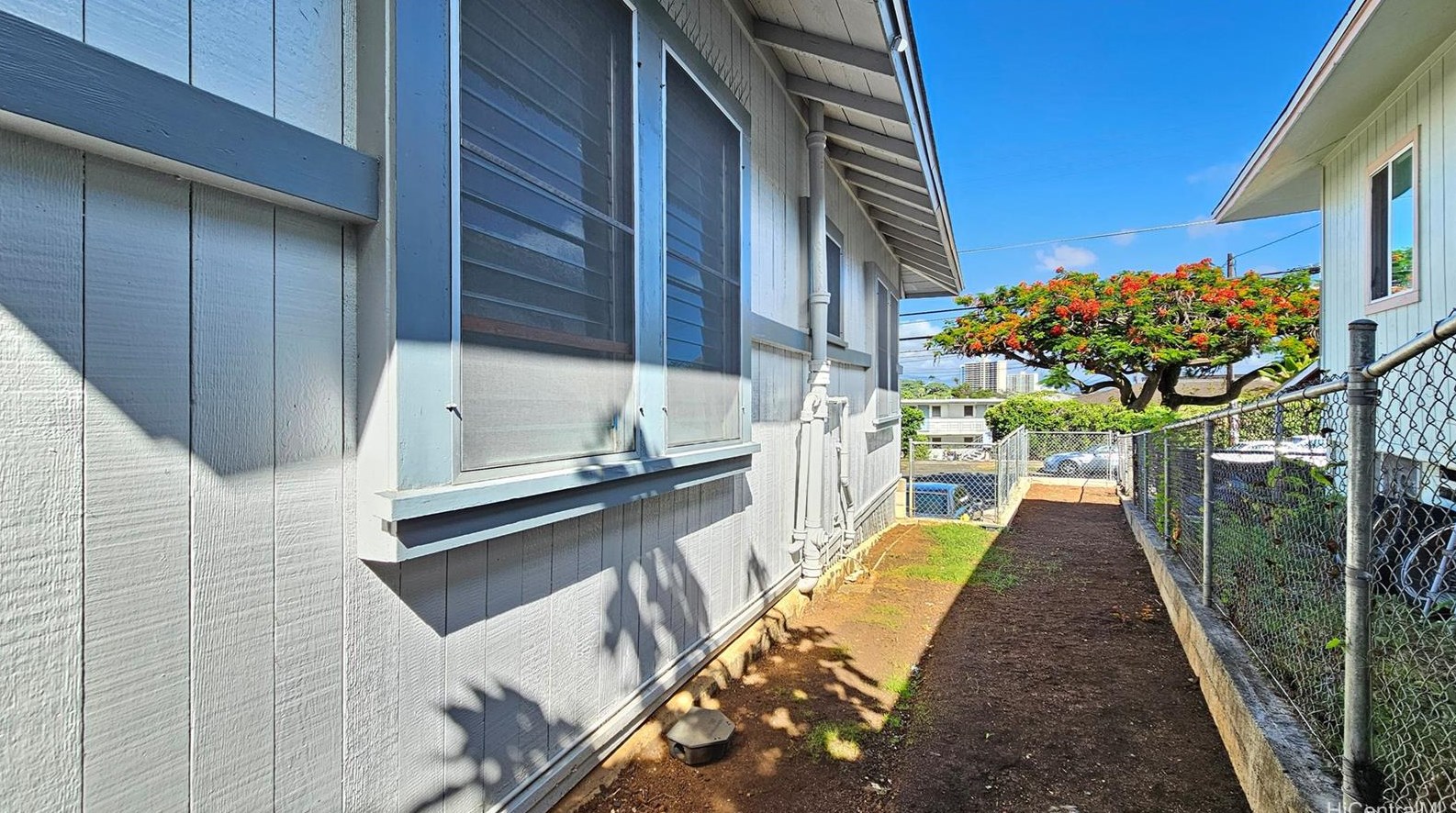 1647 Lusitana St, Honolulu HI 96813-6627 exterior
