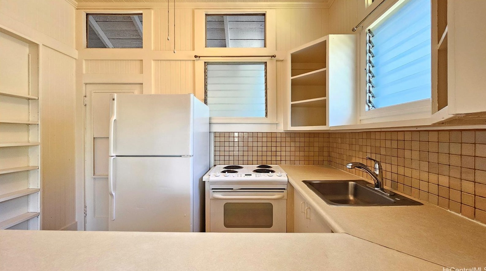 1647 Lusitana St, Honolulu HI 96813-6627 exterior