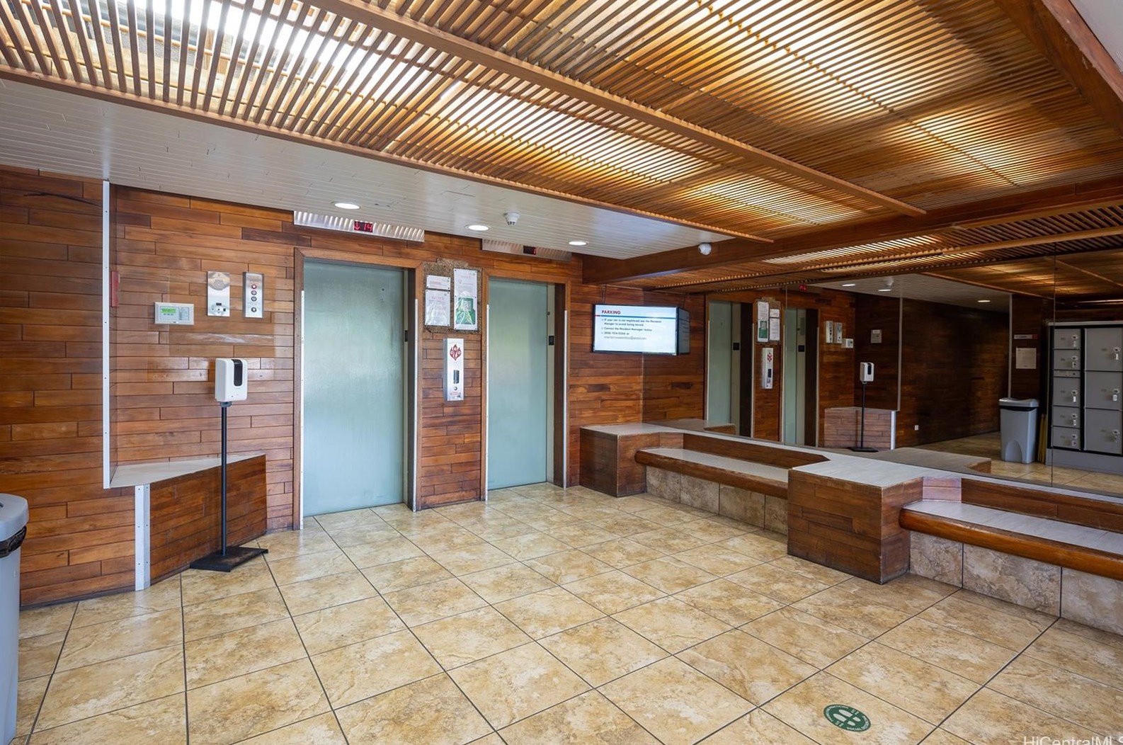 5210 Likini St, Honolulu HI  96818-3034 exterior