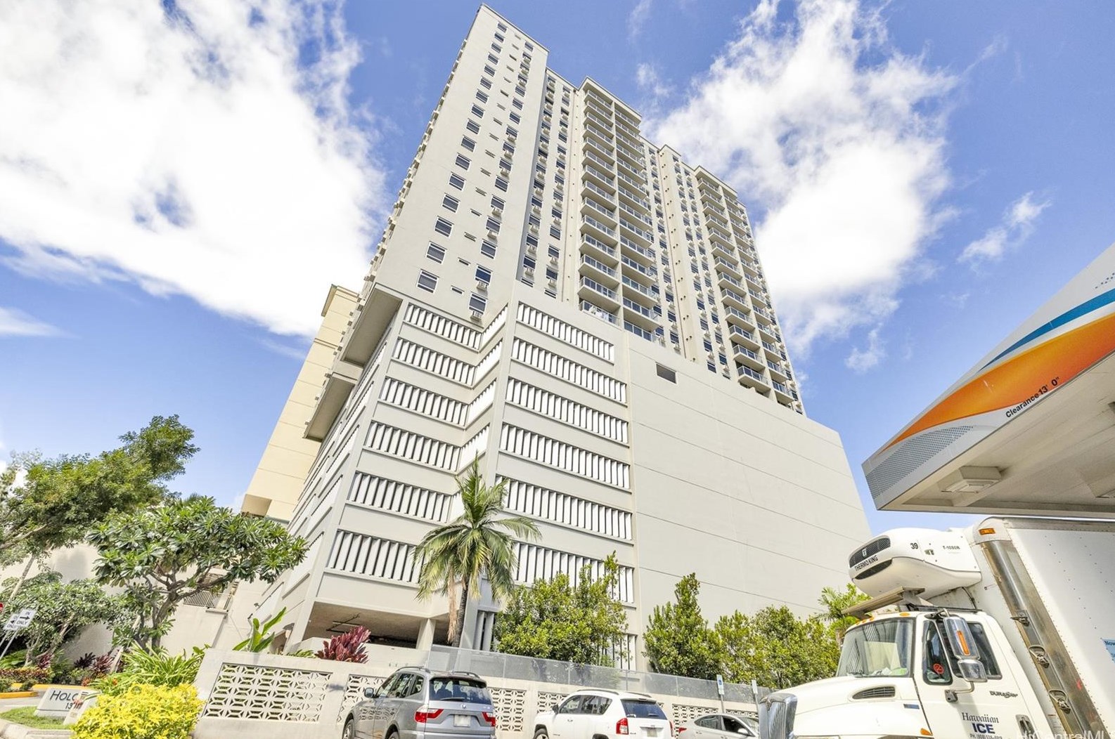 1315 Kalakaua Ave, Honolulu HI  96826-1909 exterior