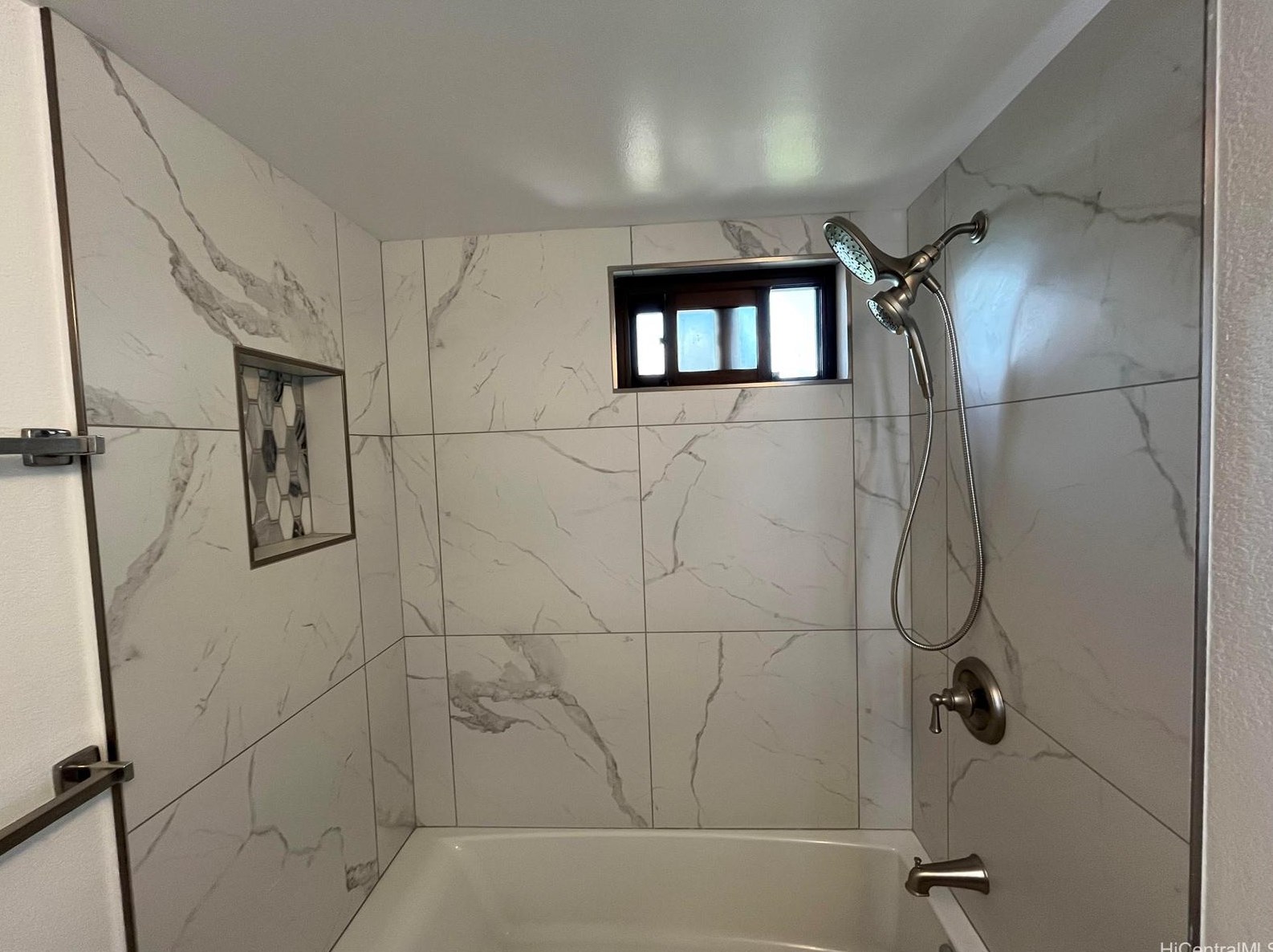 5333 Likini St, Honolulu HI 96818-1762 exterior