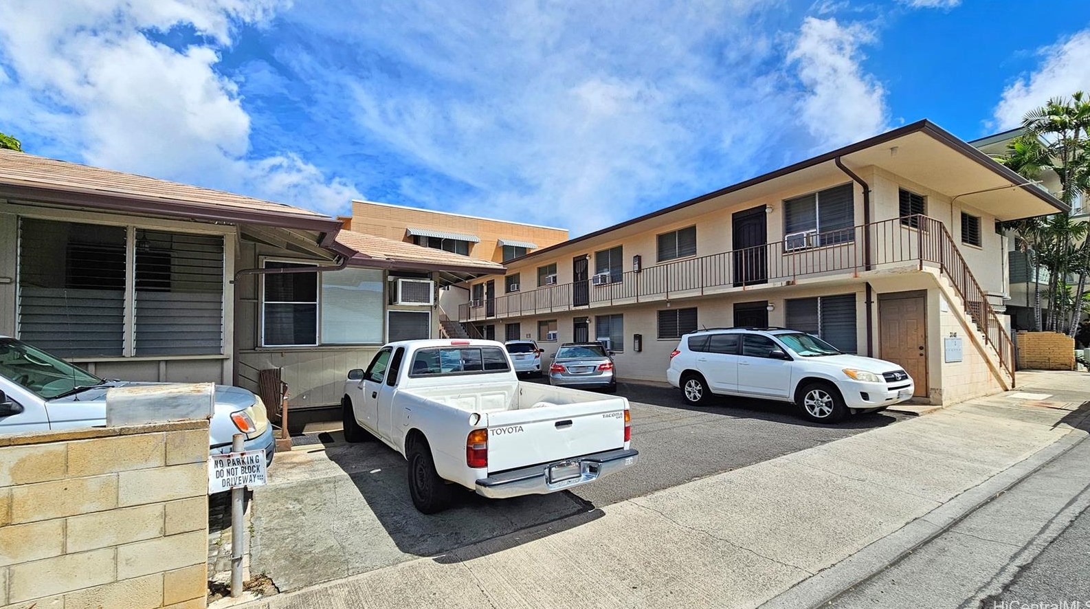 3144 Brokaw St, Honolulu, HI 96815-4109