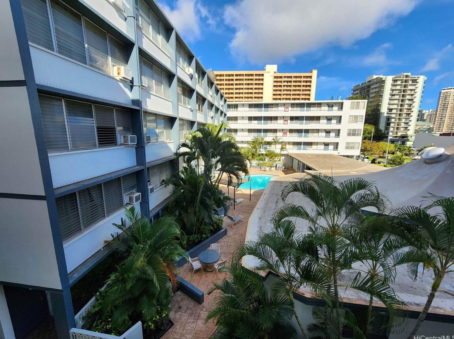 1550 Rycroft St, Honolulu HI  96814-2407 exterior