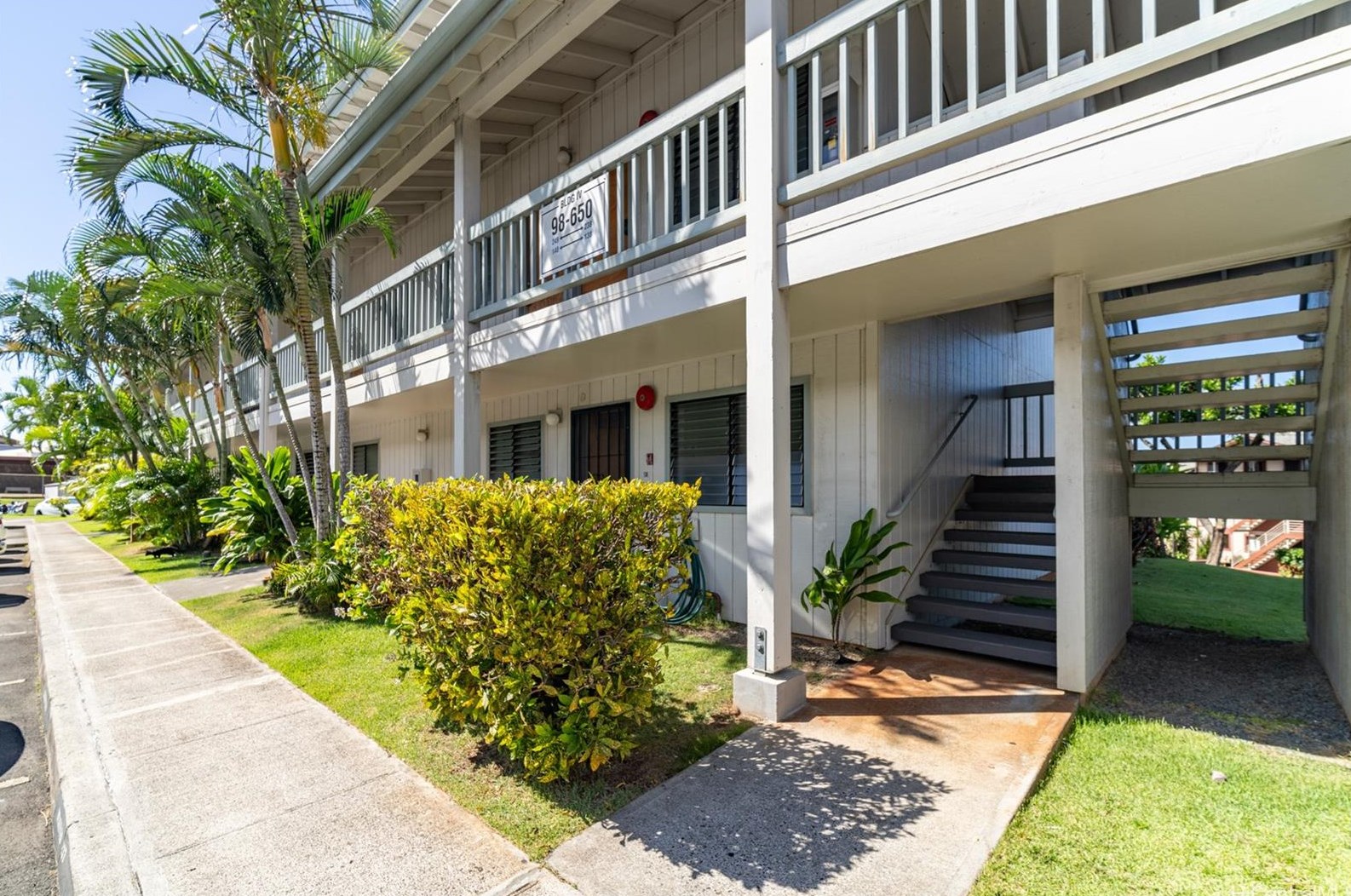 98-650 Moanalua Loop, Aiea, HI