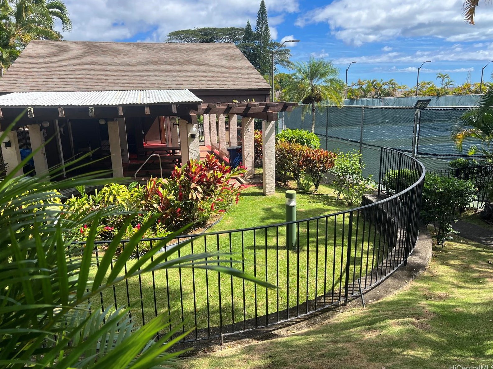 98-1819 Kaahumanu St, Aiea, HI