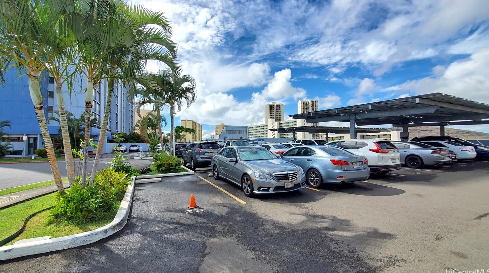 3045 Ala Napuaa Pl, Honolulu HI  96818-2792 exterior