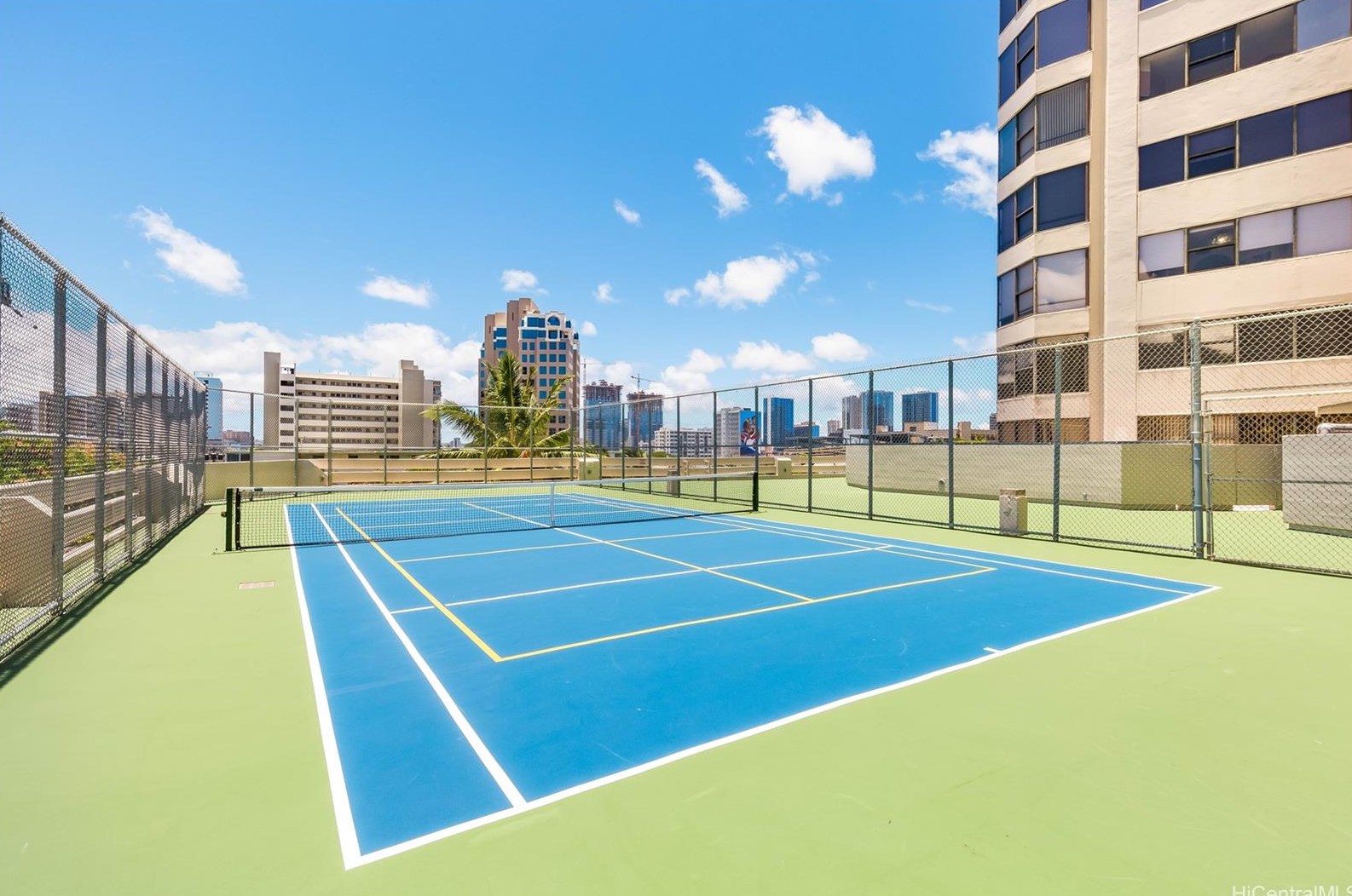1221 Victoria St, Honolulu HI  96814-1430 exterior