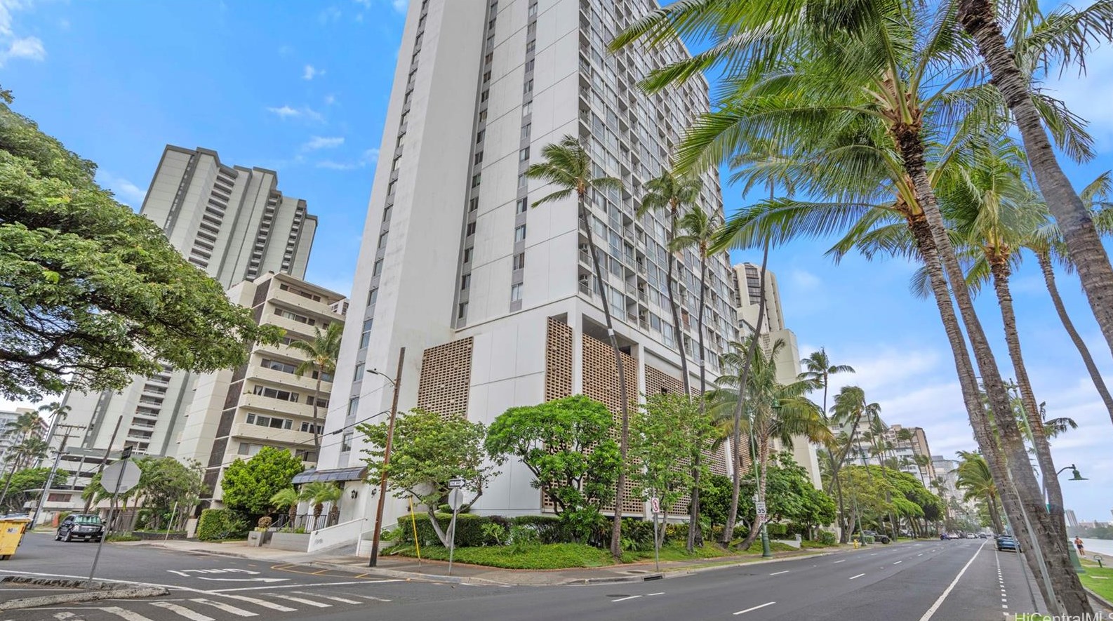 2611 Ala Wai Blvd, Honolulu HI  96815-3981 exterior