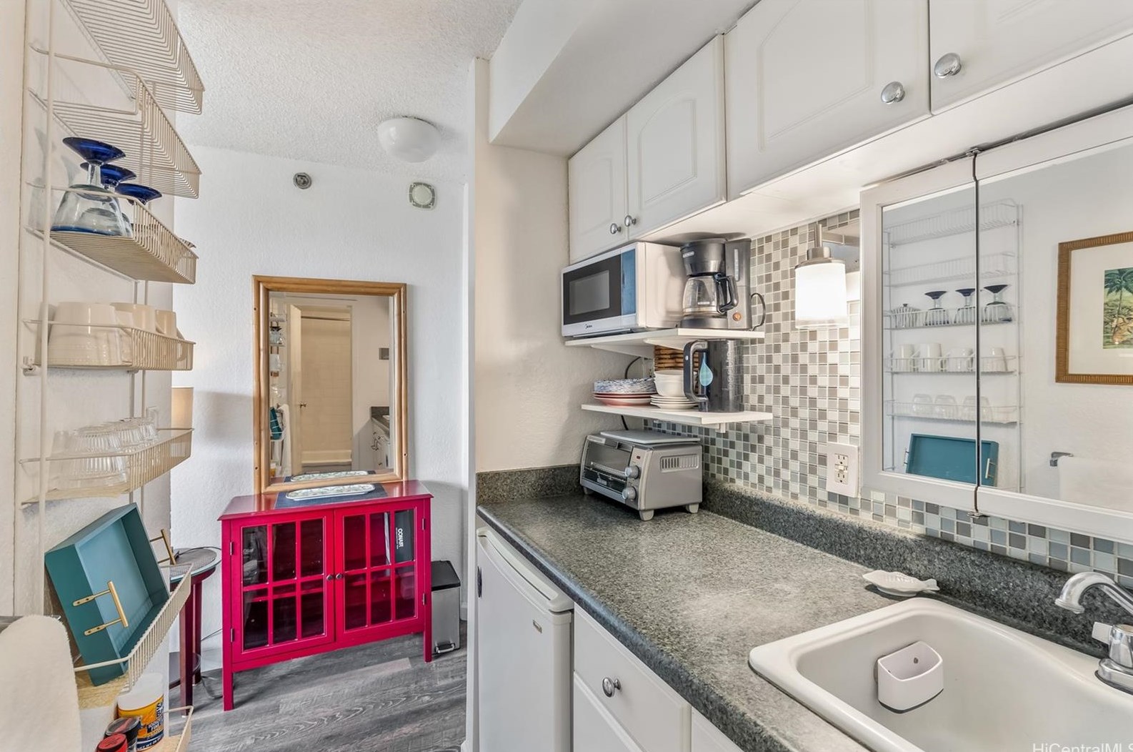 1920 Ala Moana Blvd, Honolulu HI  96815-1865 exterior