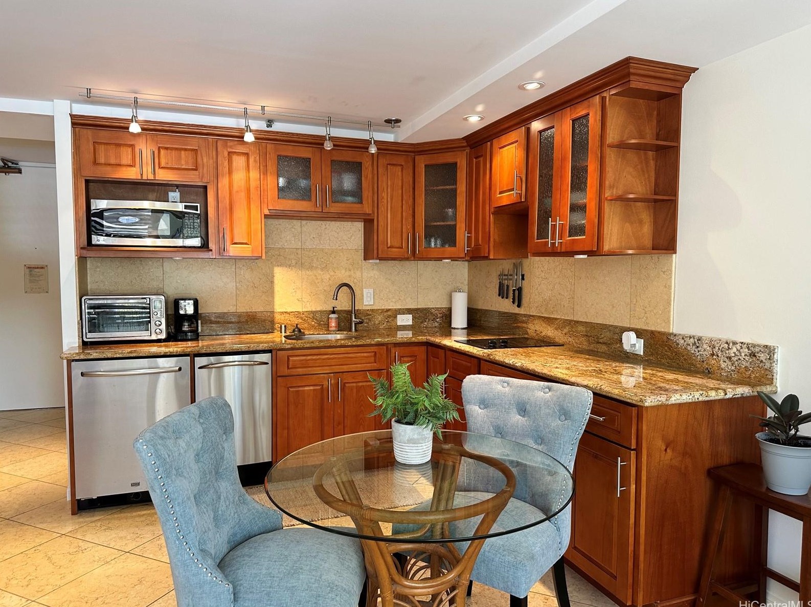 364 Seaside Ave, Honolulu, HI 96815-2532