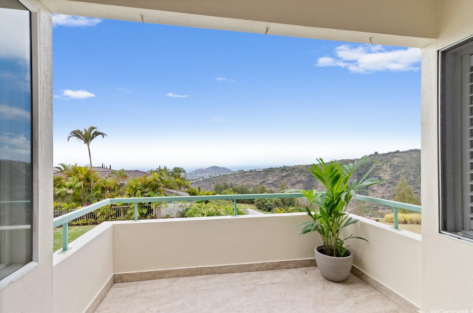 1031 Ikena Cir, Honolulu HI  96821-2557 exterior