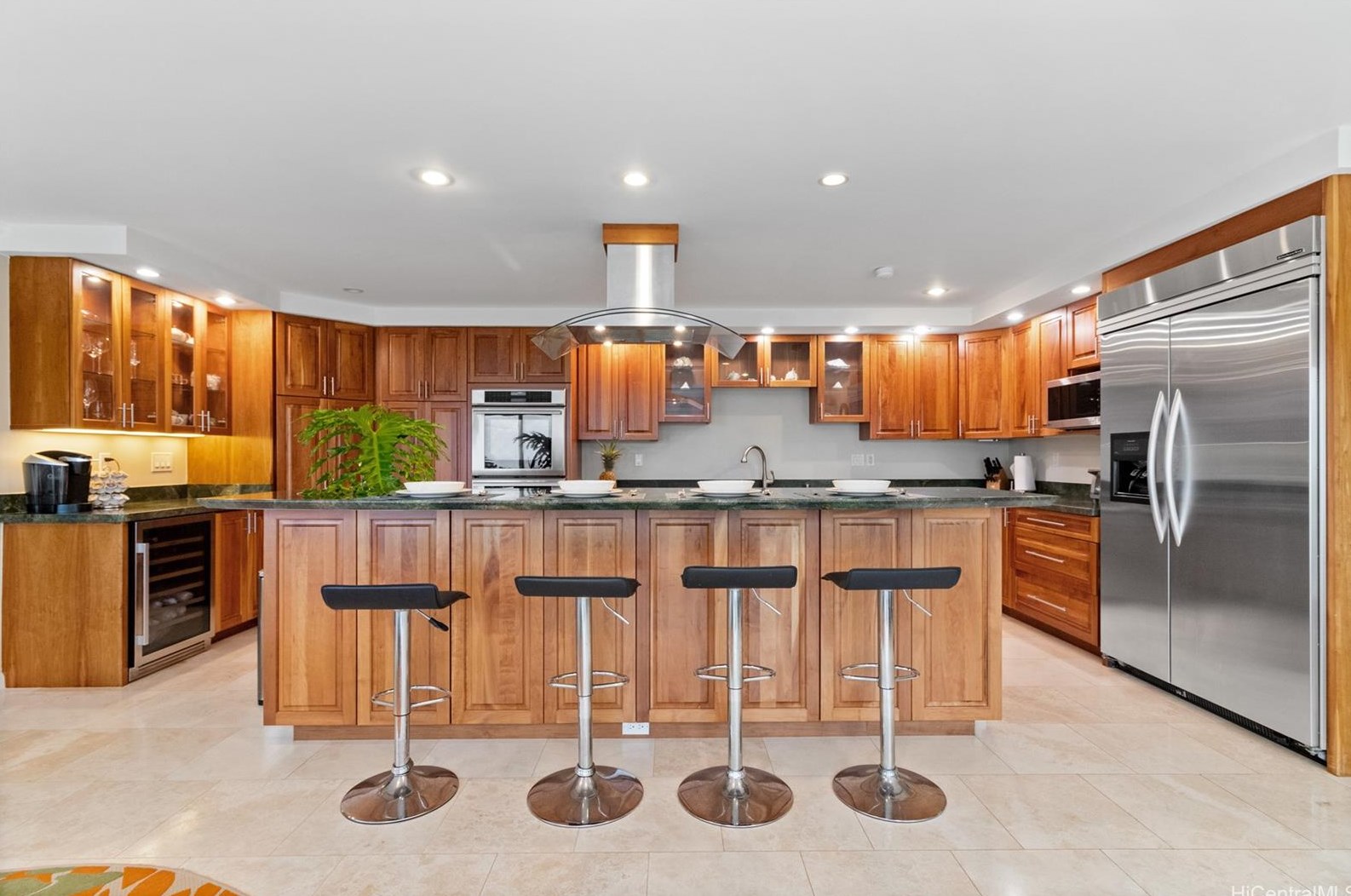 1031 Ikena Cir, Honolulu HI  96821-2557 exterior