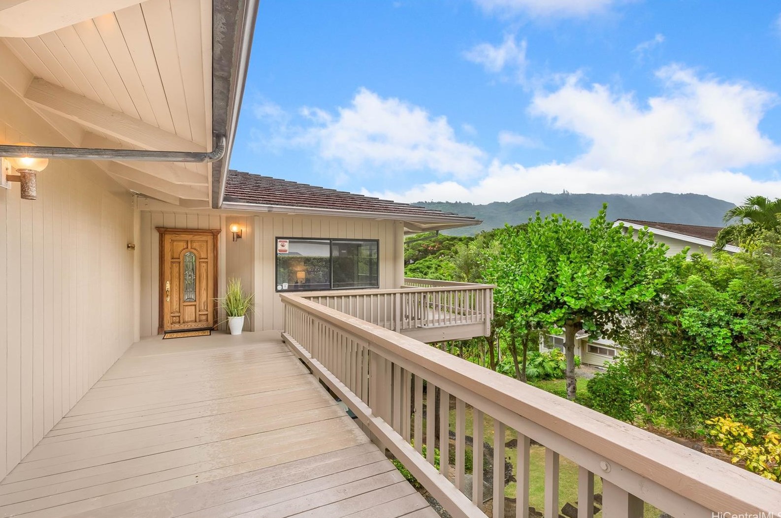2772 Kalawao St, Honolulu, HI 96822-1500