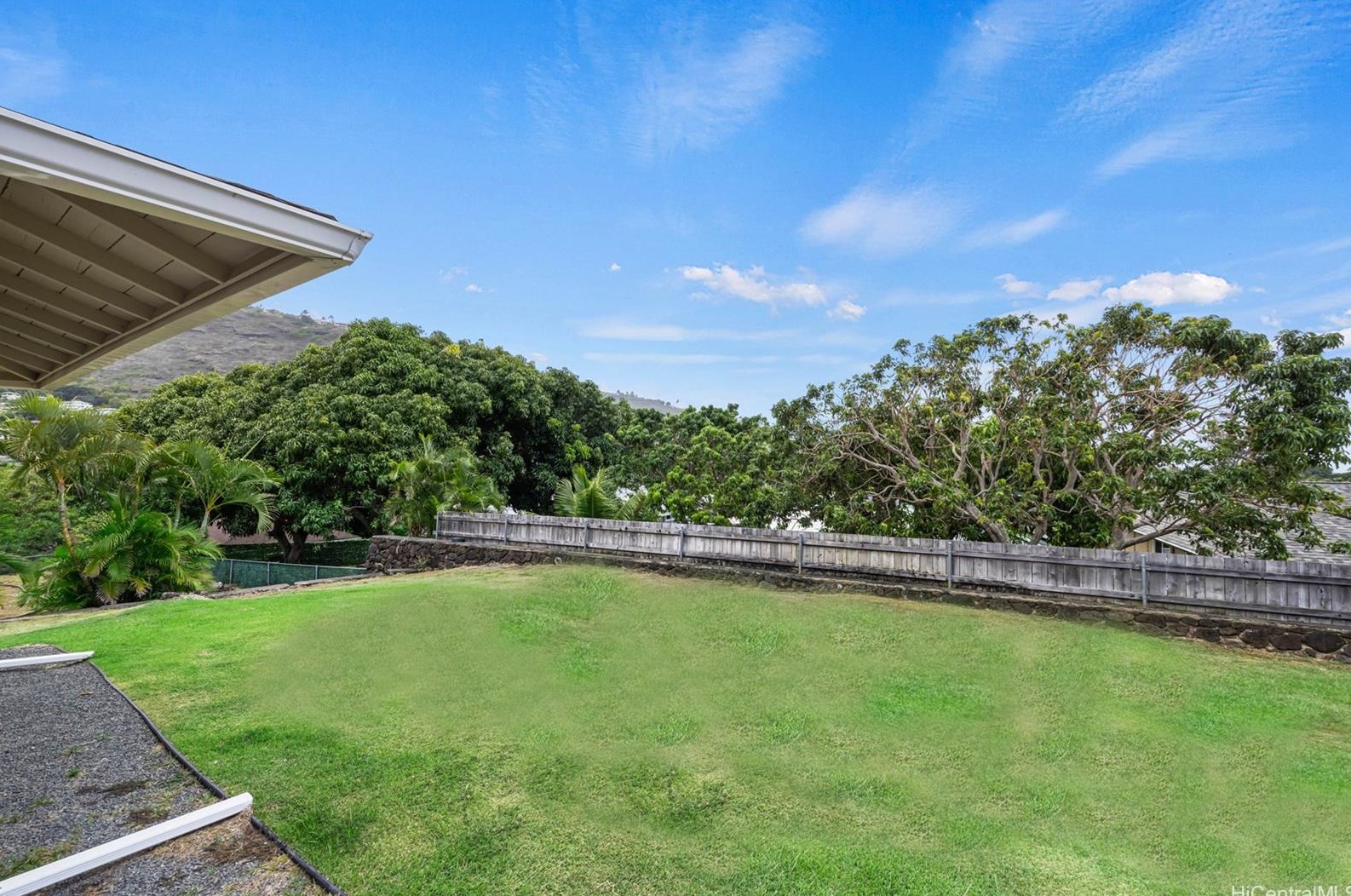 461 Hao St, Honolulu HI  96821-1621 exterior