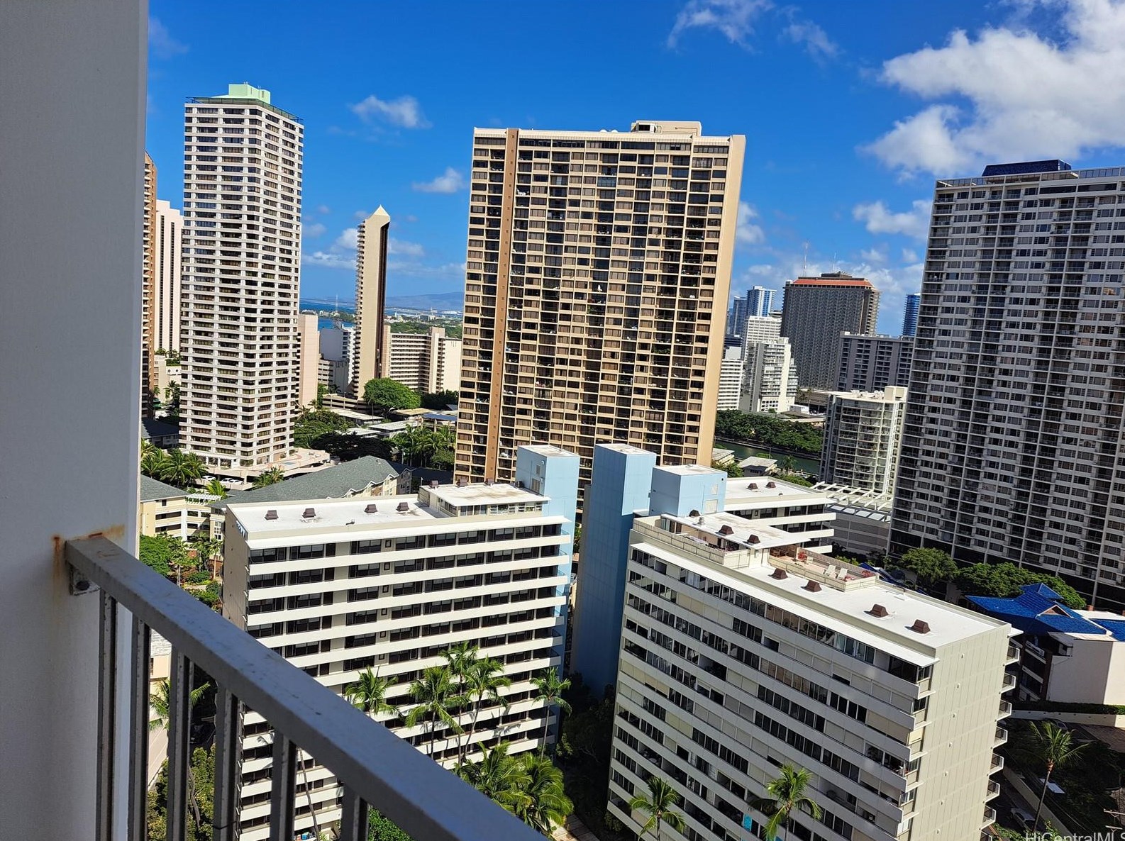 1920 Ala Moana Blvd, Honolulu HI  96815-1865 exterior