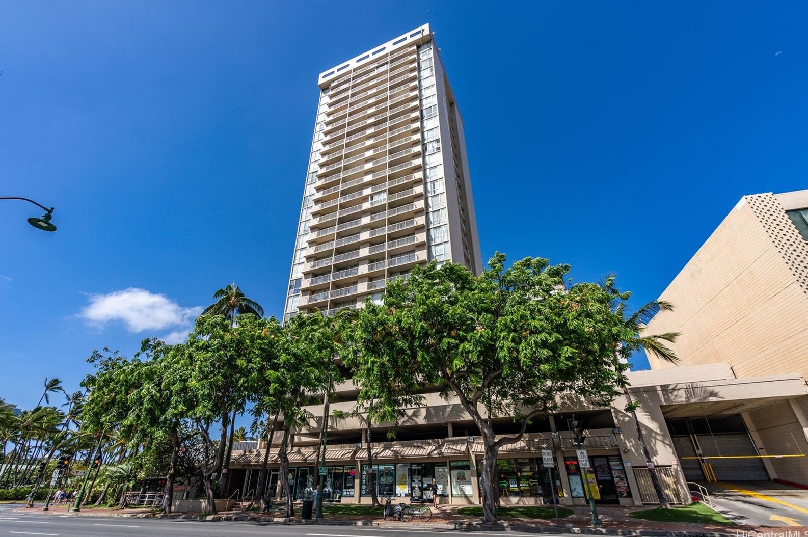 1925 Kalakaua Ave, Honolulu HI  96815-1827 exterior