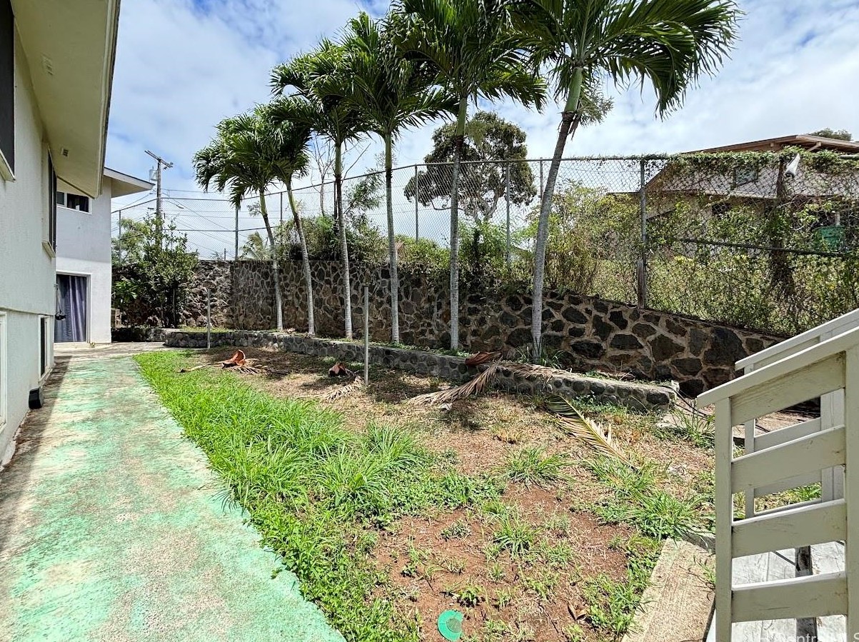 2470 School St, Honolulu HI  96819-2579 exterior