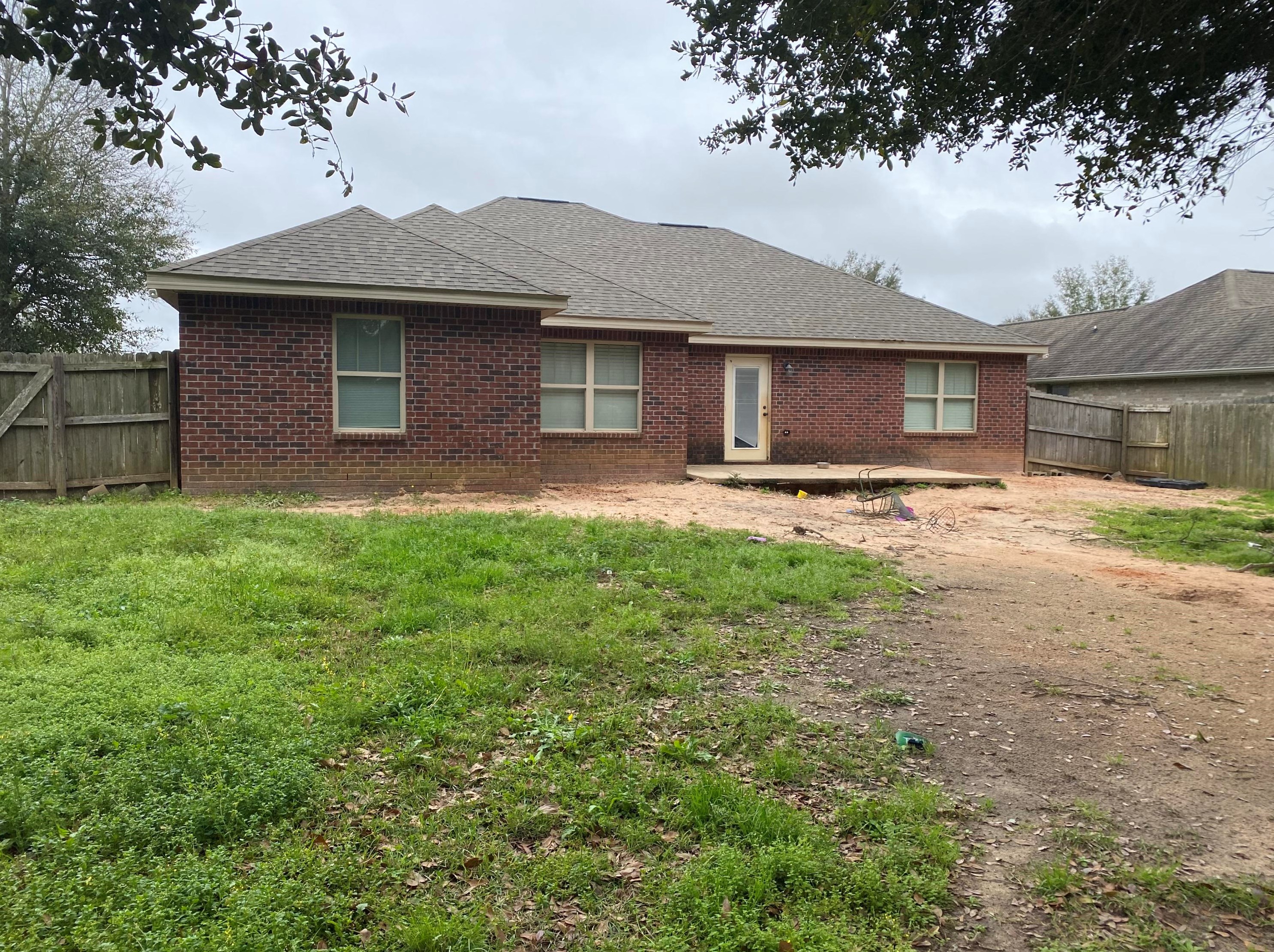 5479 Tucker Cir, Milton FL  32571-1396 exterior