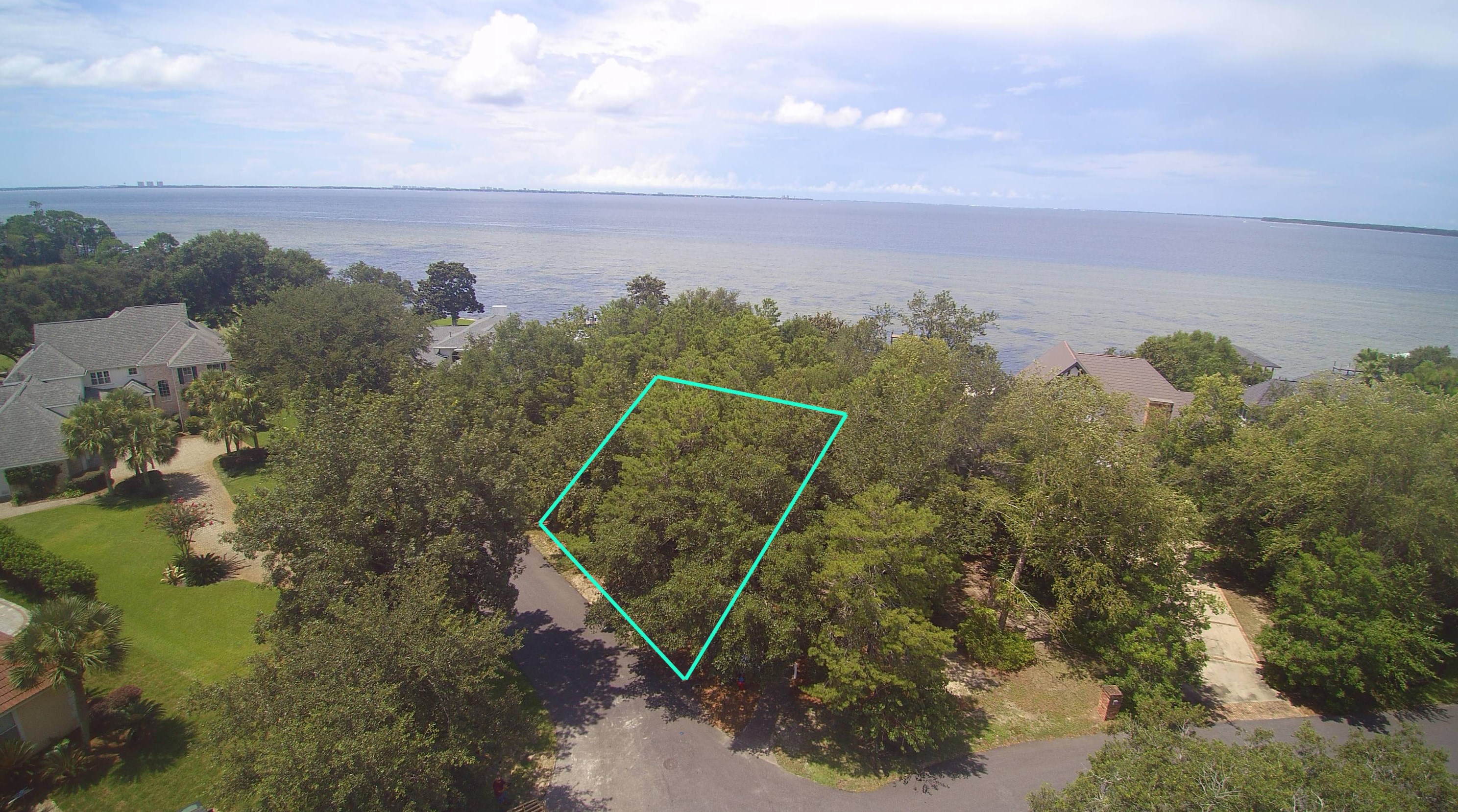 1369 Windward Ln, Niceville, FL 32578-4332