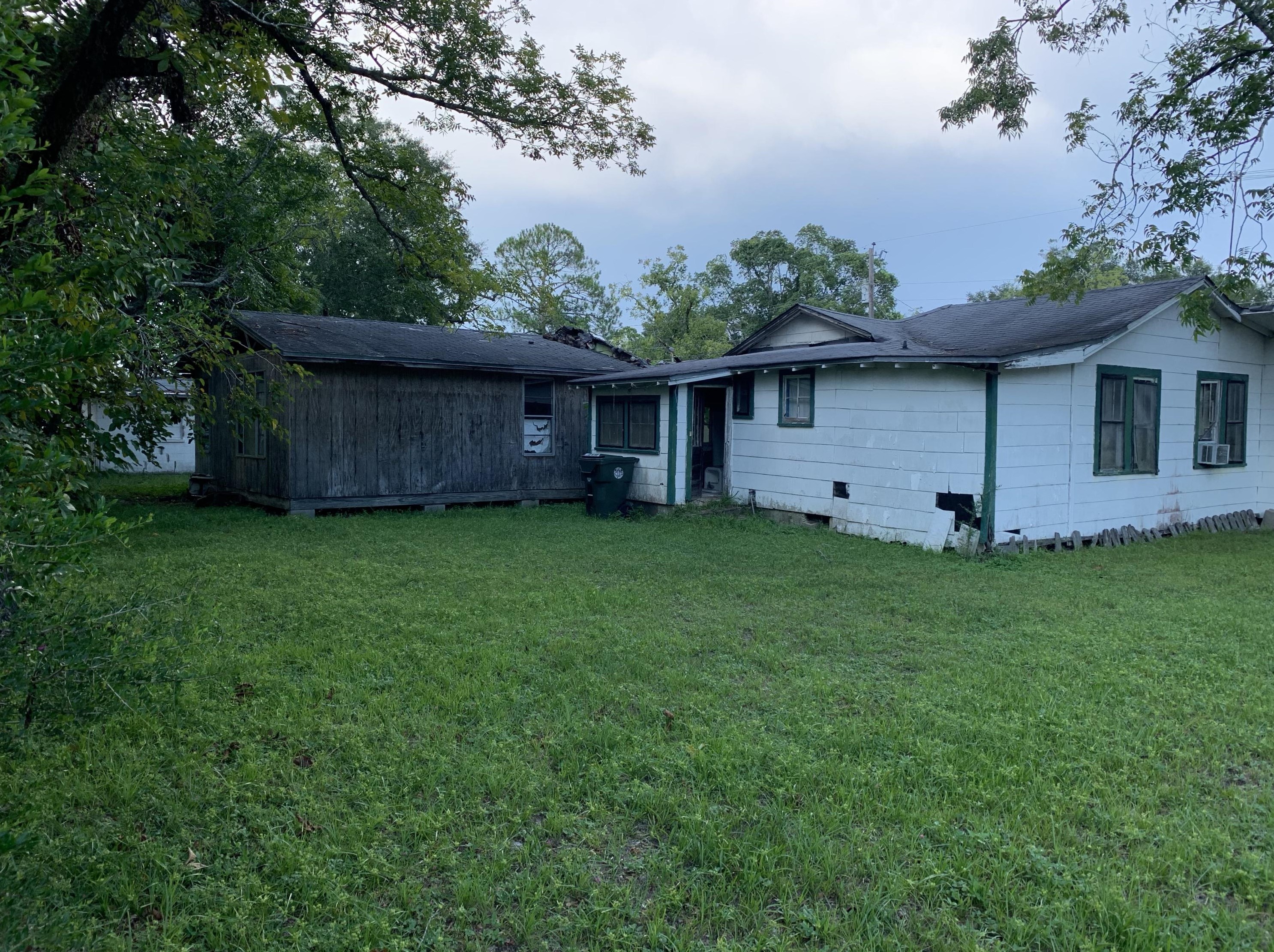 98 S Park Street S, Defuniak Springs, FL 32435