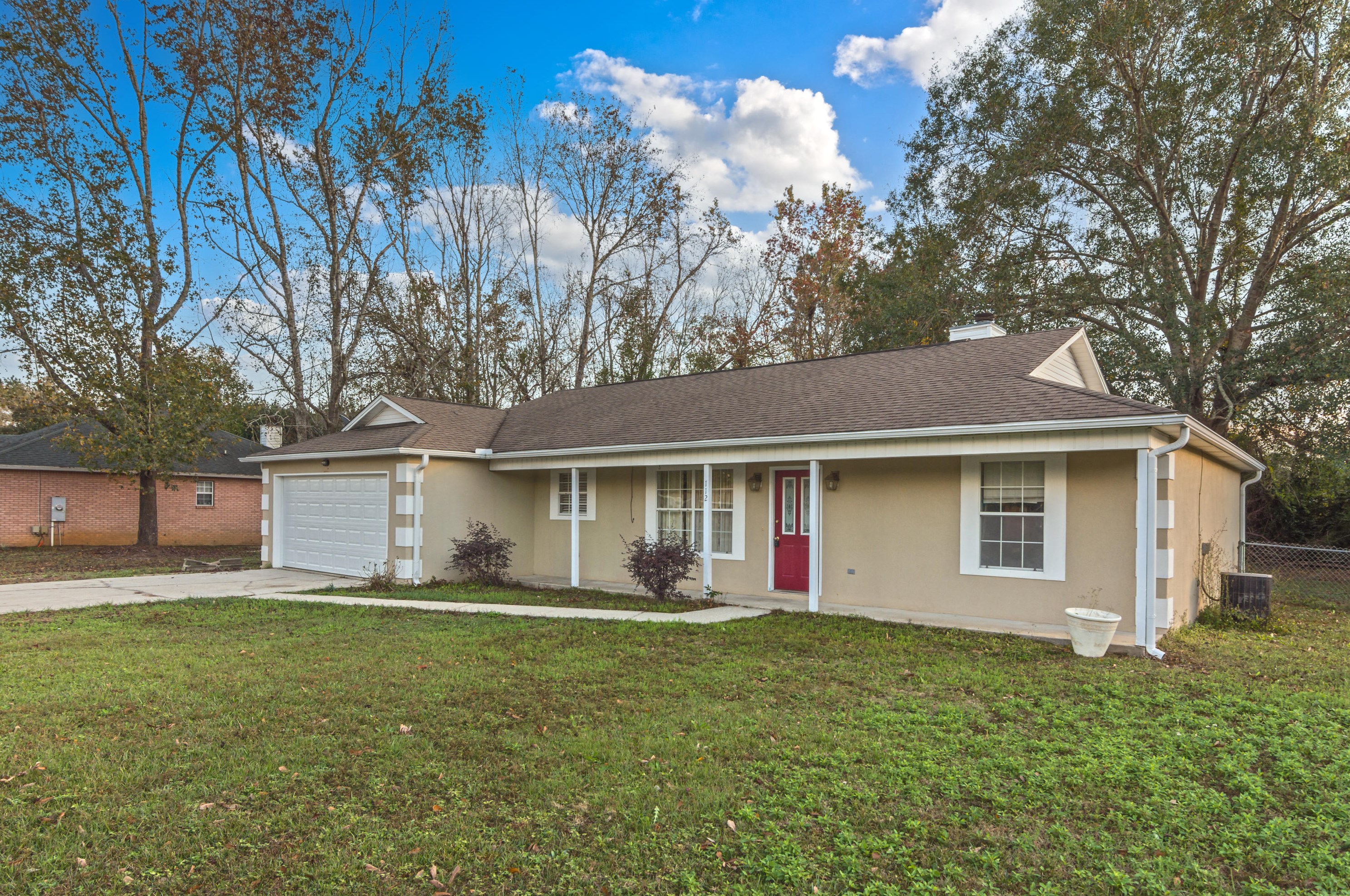 112 Twin Oak Dr, Crestview, FL 32536-9383