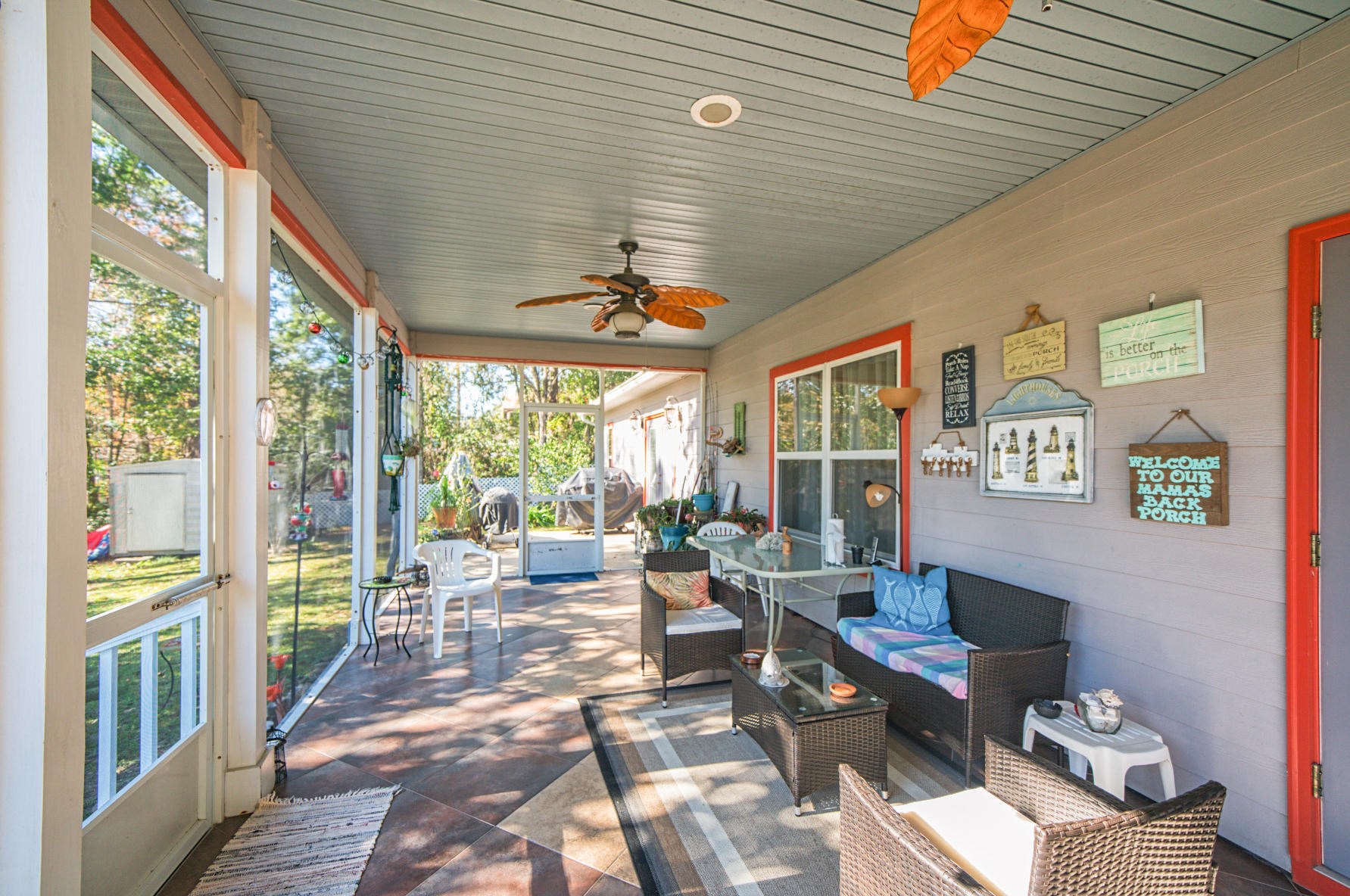 153 Sweetwater Ln, Freeport, FL 32439