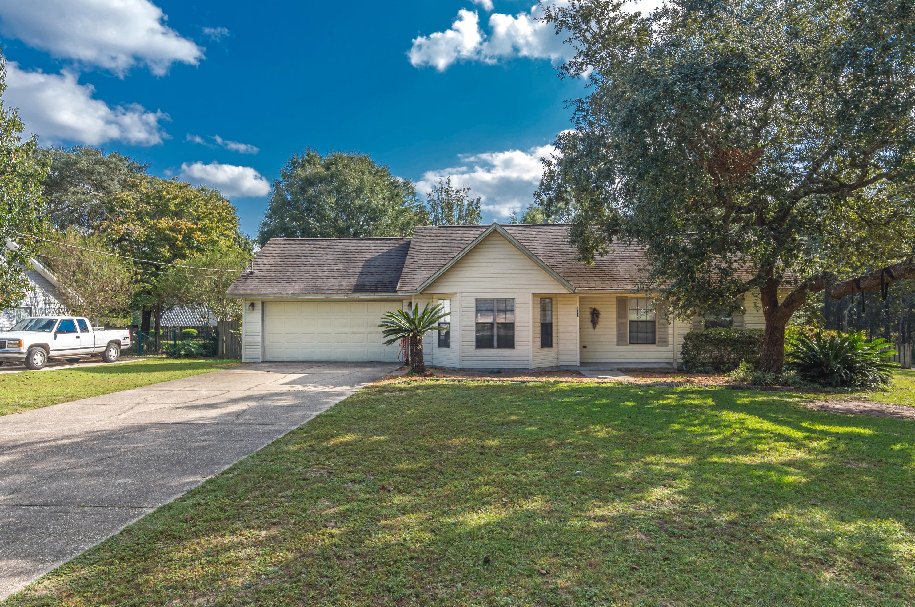 205 Pinoak Ct, Crestview, FL 32539-8317