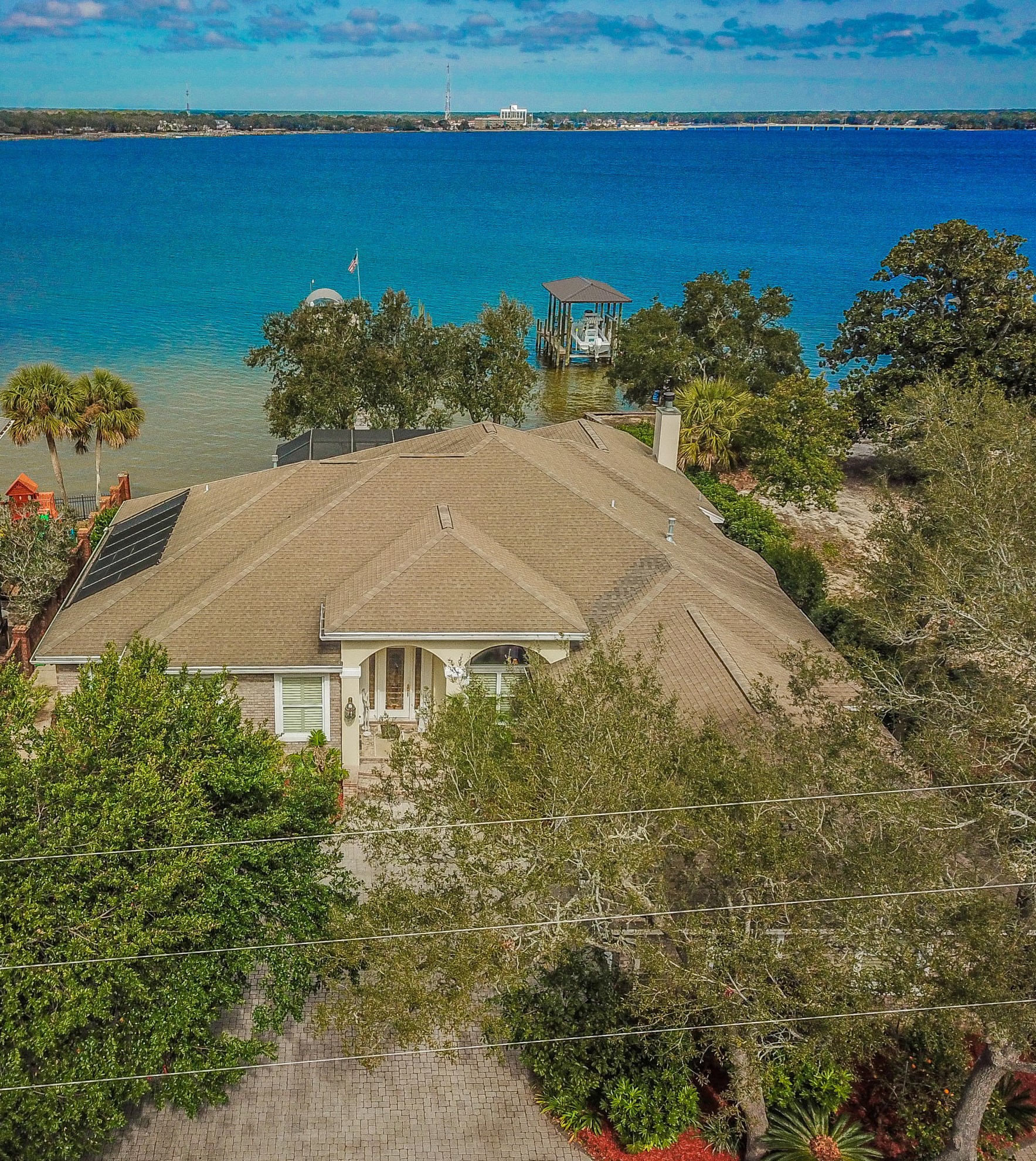 261 Yacht Club Dr, Fort Walton Beach, FL 32548-6421