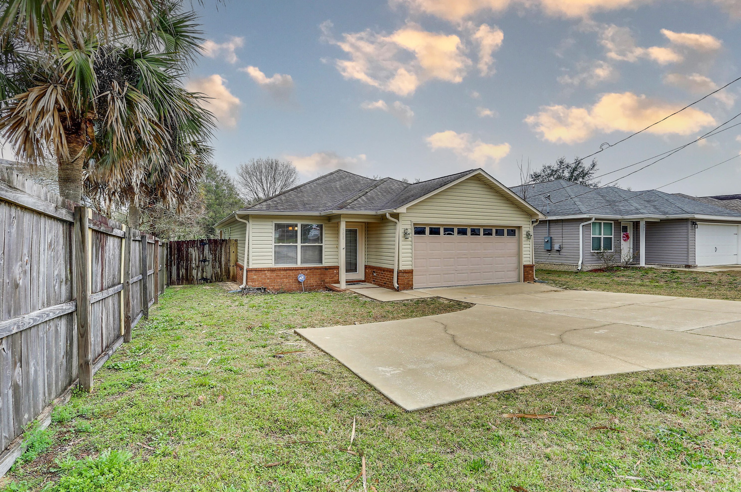 908 Valley Rd, Crestview, FL 32539-8534