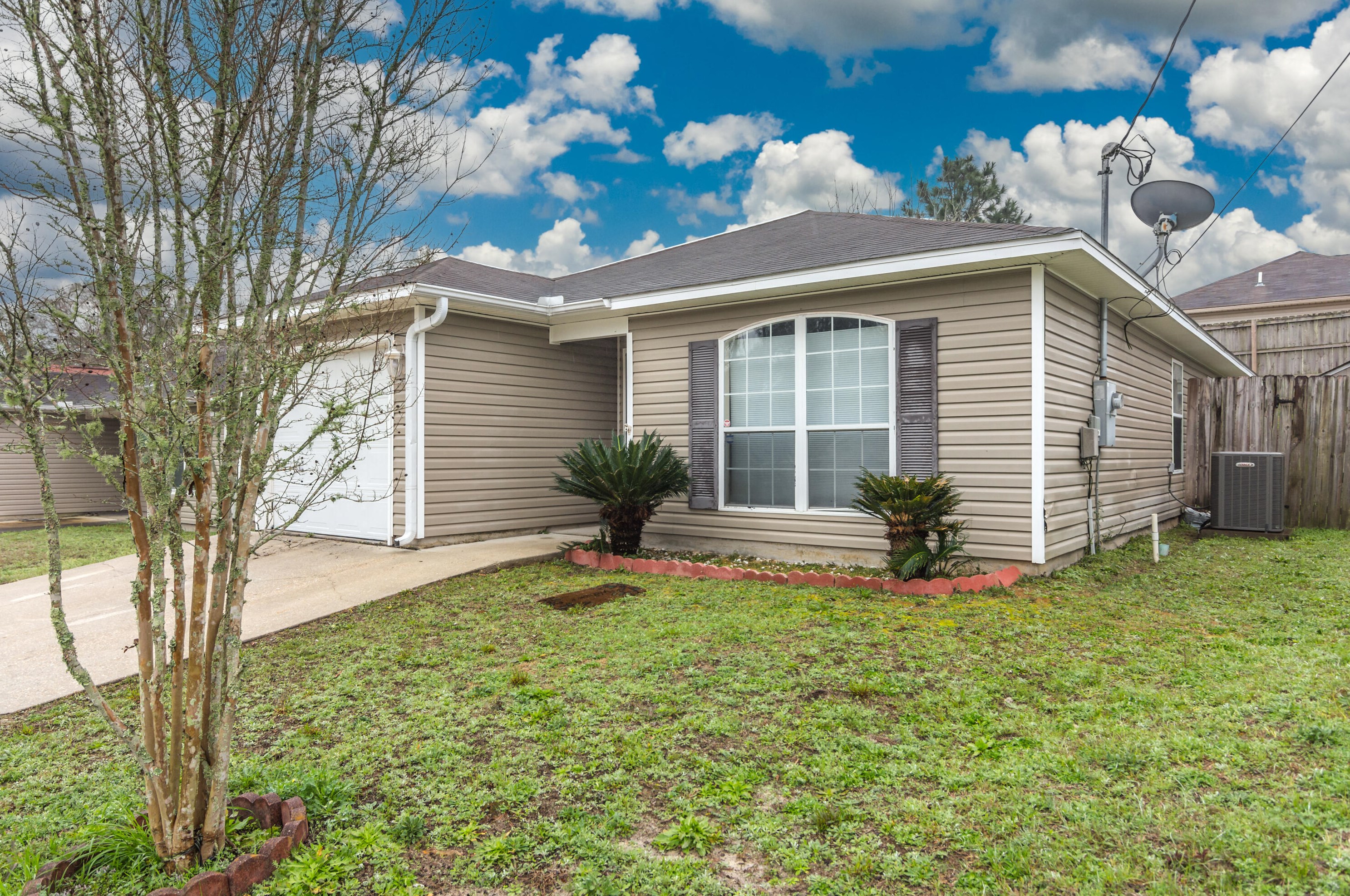 340 Apple Dr, Crestview, FL 32536-4296