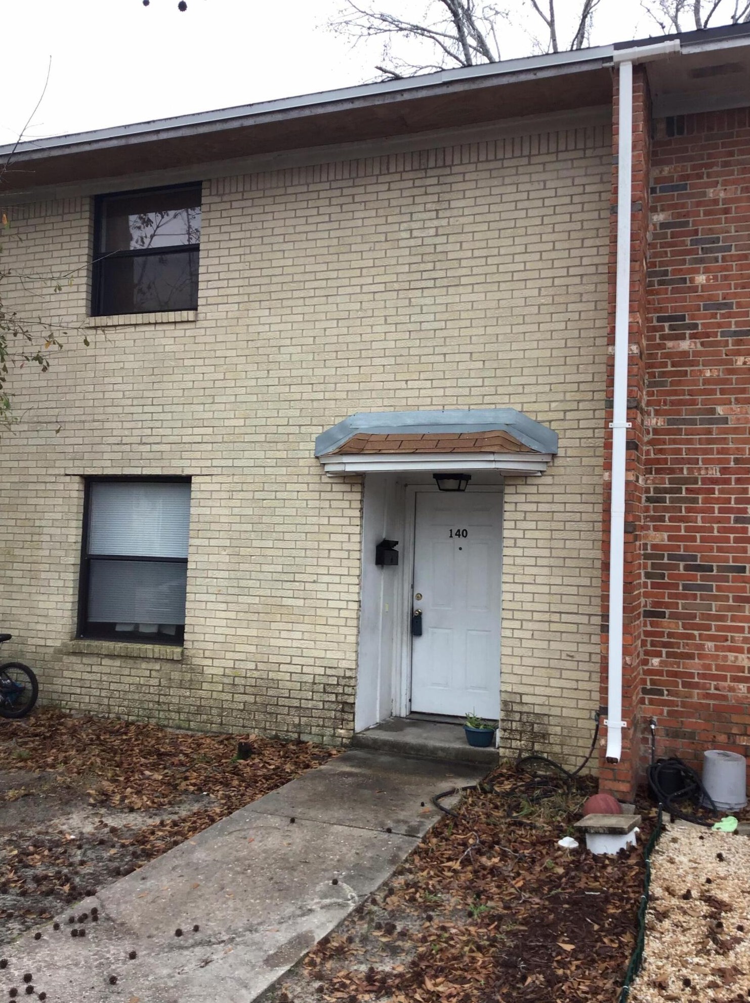 140 Valencia Dr, Fort Walton Beach, FL 32547-2325